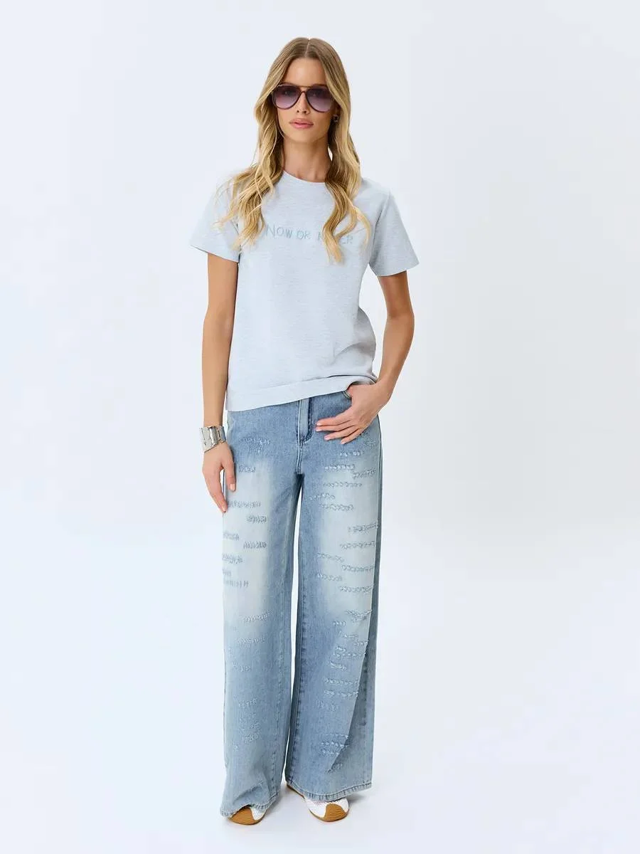 Меланжевая футболка с деликатной вышивкой, 46