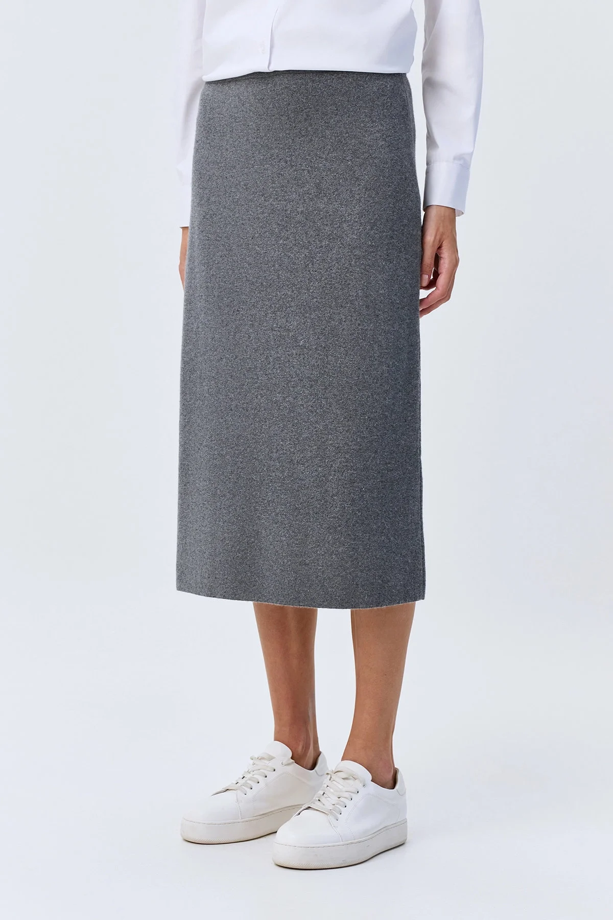 Прямая трикотажная юбка в оттенке серый меланж, 44