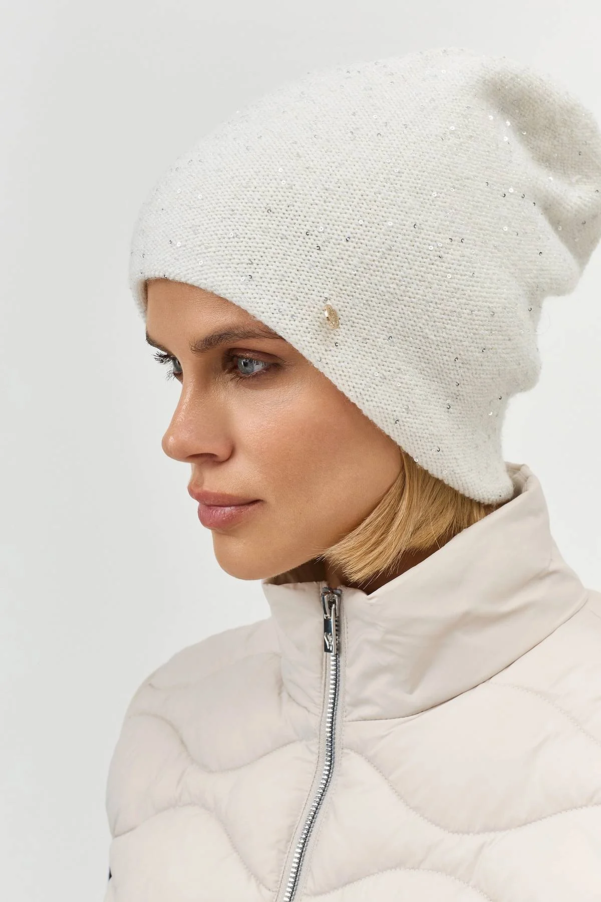 Светлая шапка с деликатными пайетками, One