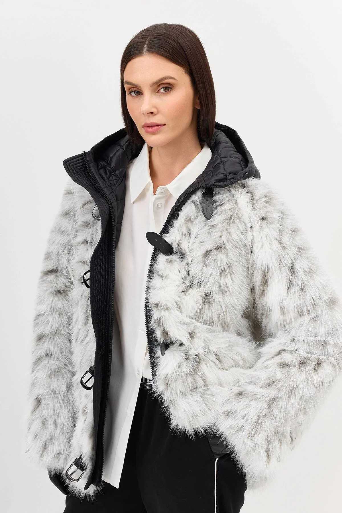 Лимитированная серия меховая куртка в сером цвете с  палантином, 44 Лимитированная серия меховая куртка в сером цвете с  палантином, 44