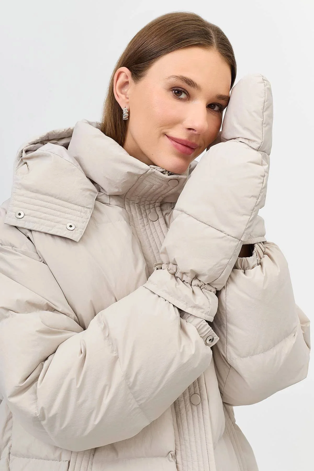 Пуховик с варежками светло-серый, 42