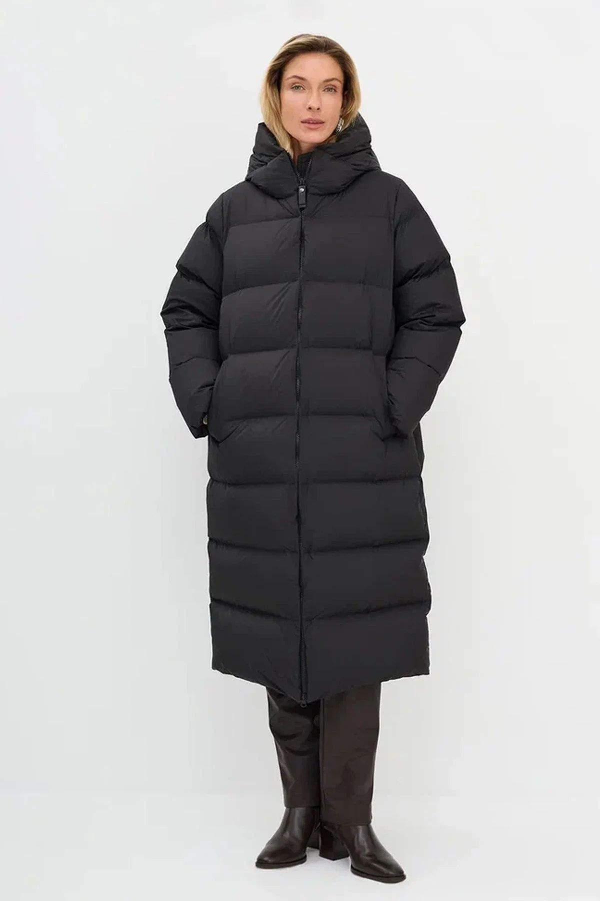 Удлиненное пальто свободного силуэта из натурального пуха в черном цвете, 48р