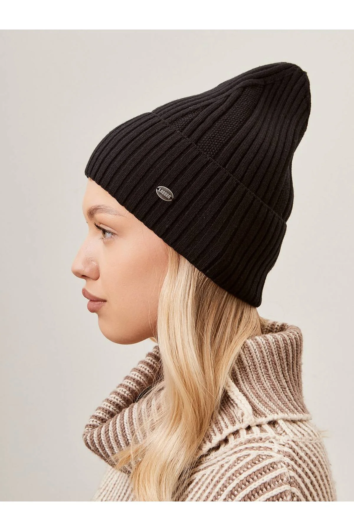 Шапка черная, One