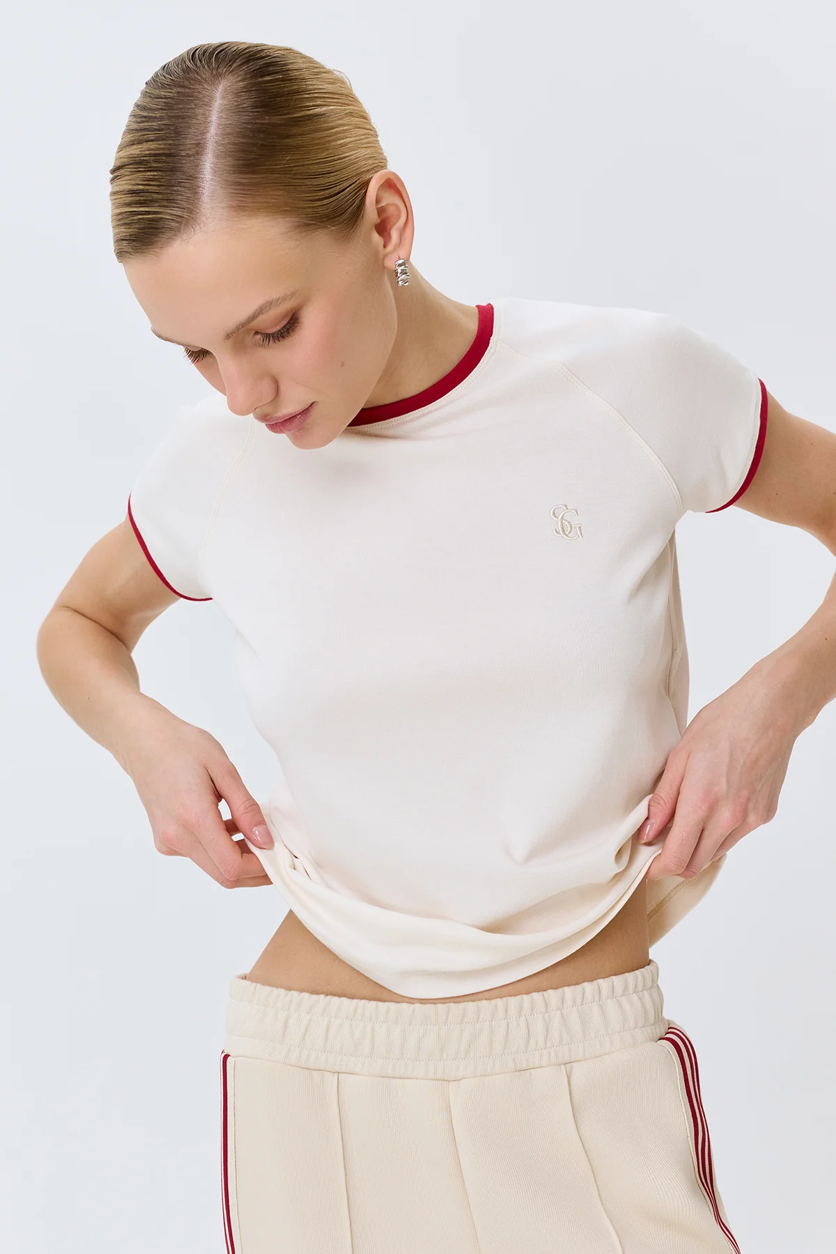 Приталенная футболка с контрастным рибом, 44