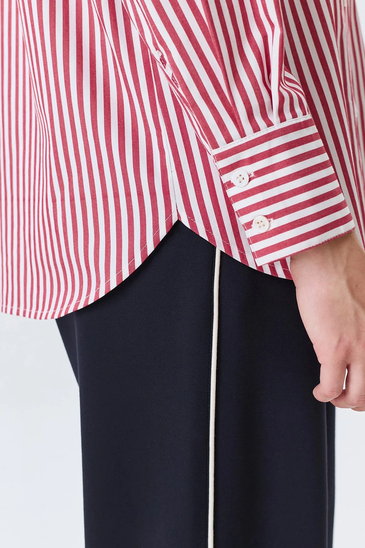 Яркая рубашка в полоску, 42