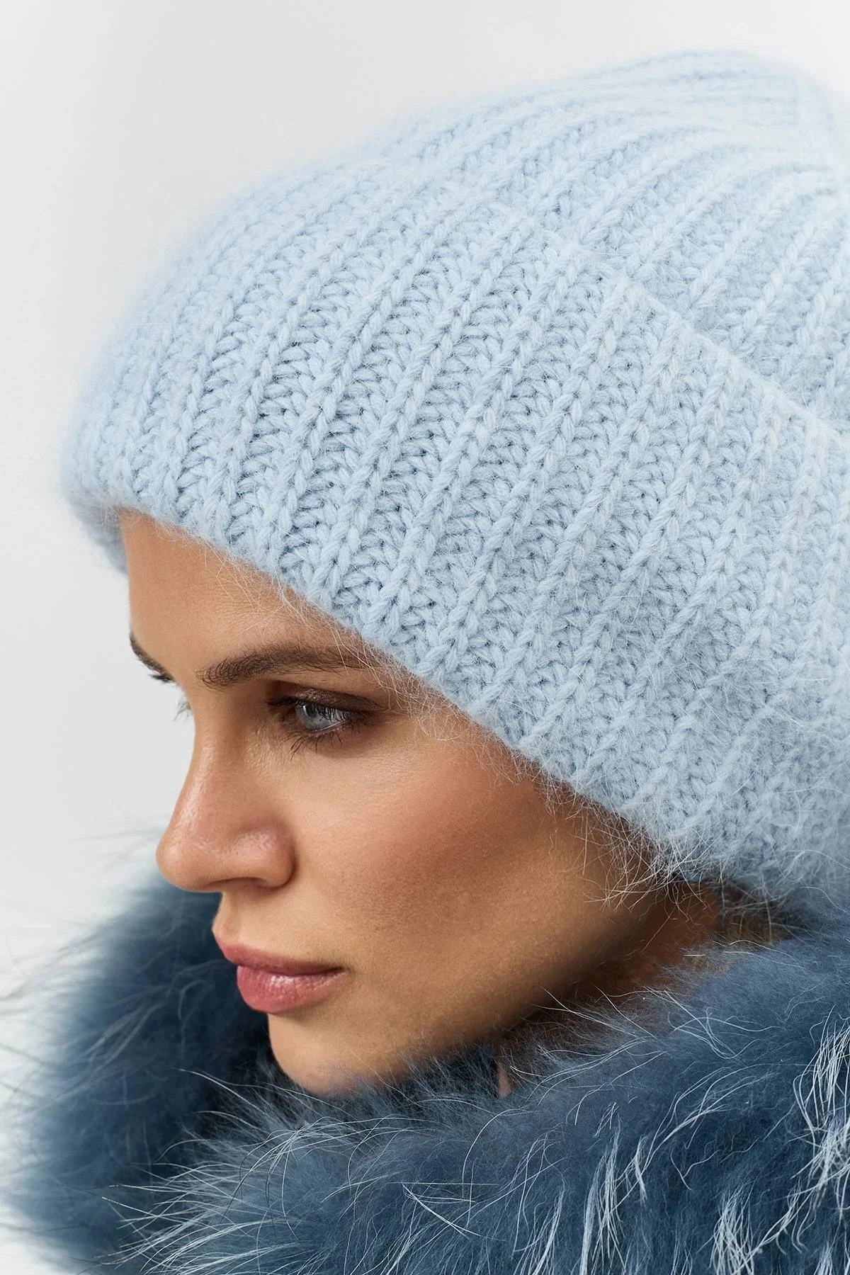 Теплая шапка с ангорой, One