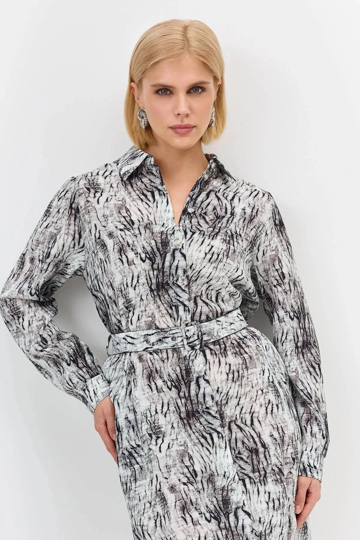 Платье-рубашка из вискозы с принтом, 44