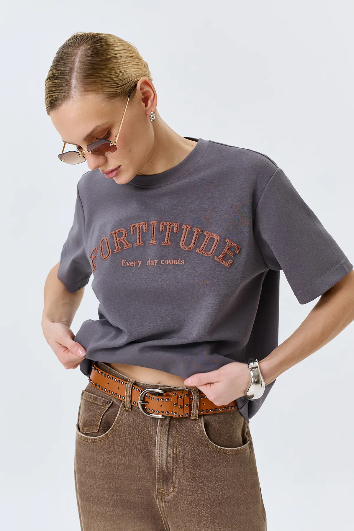 Темная прямая футболка в стиле "College", 50