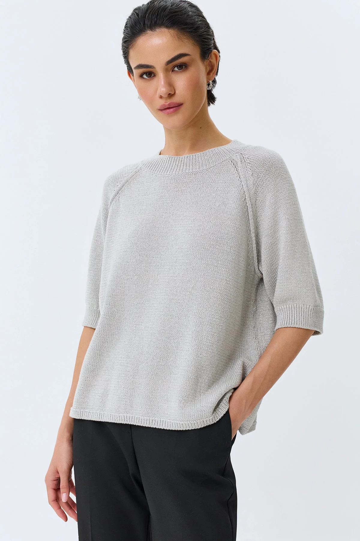 Свободный джемпер с деликатным люрексом, бежевый, 46