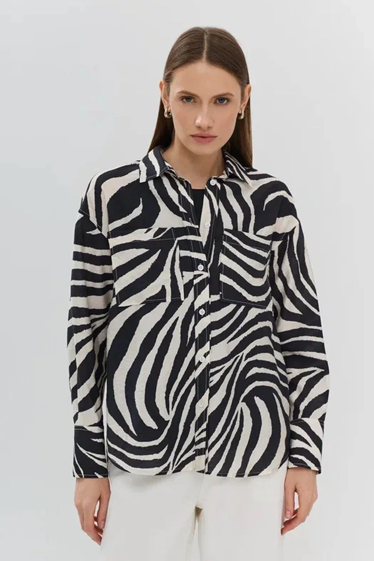 Свободная блузка из вискозы с анималистичным принтом, 42р