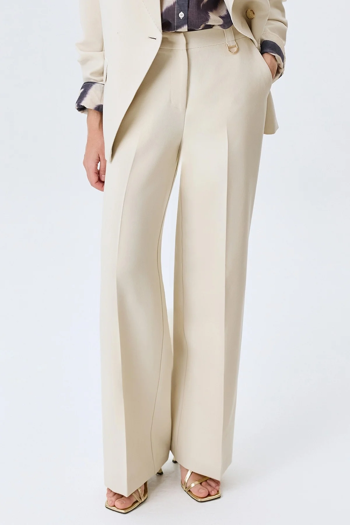 Широкие брюки с мягкими стрелками, 48