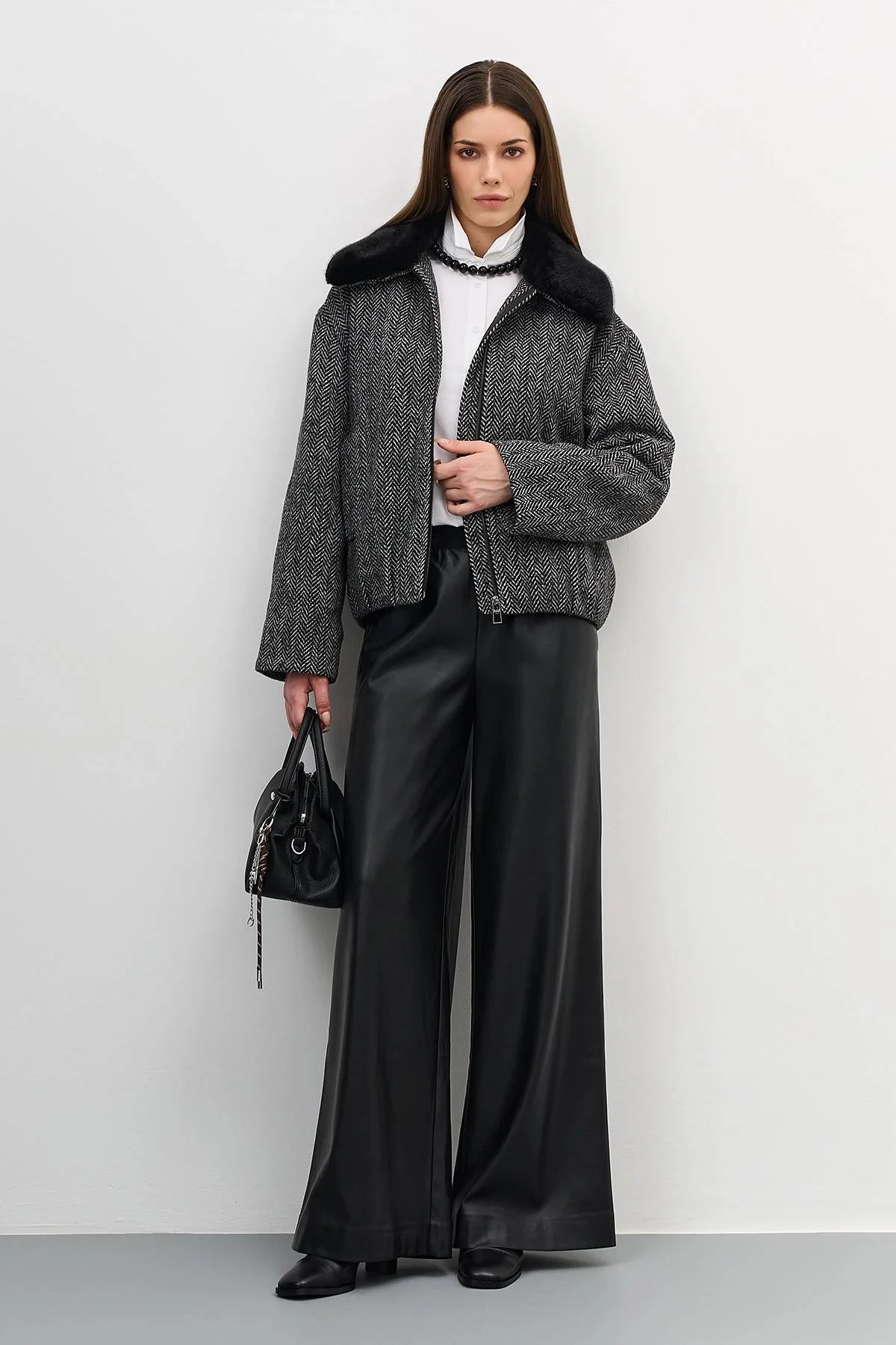 Лимитированная серия серая куртка с палантином, 50