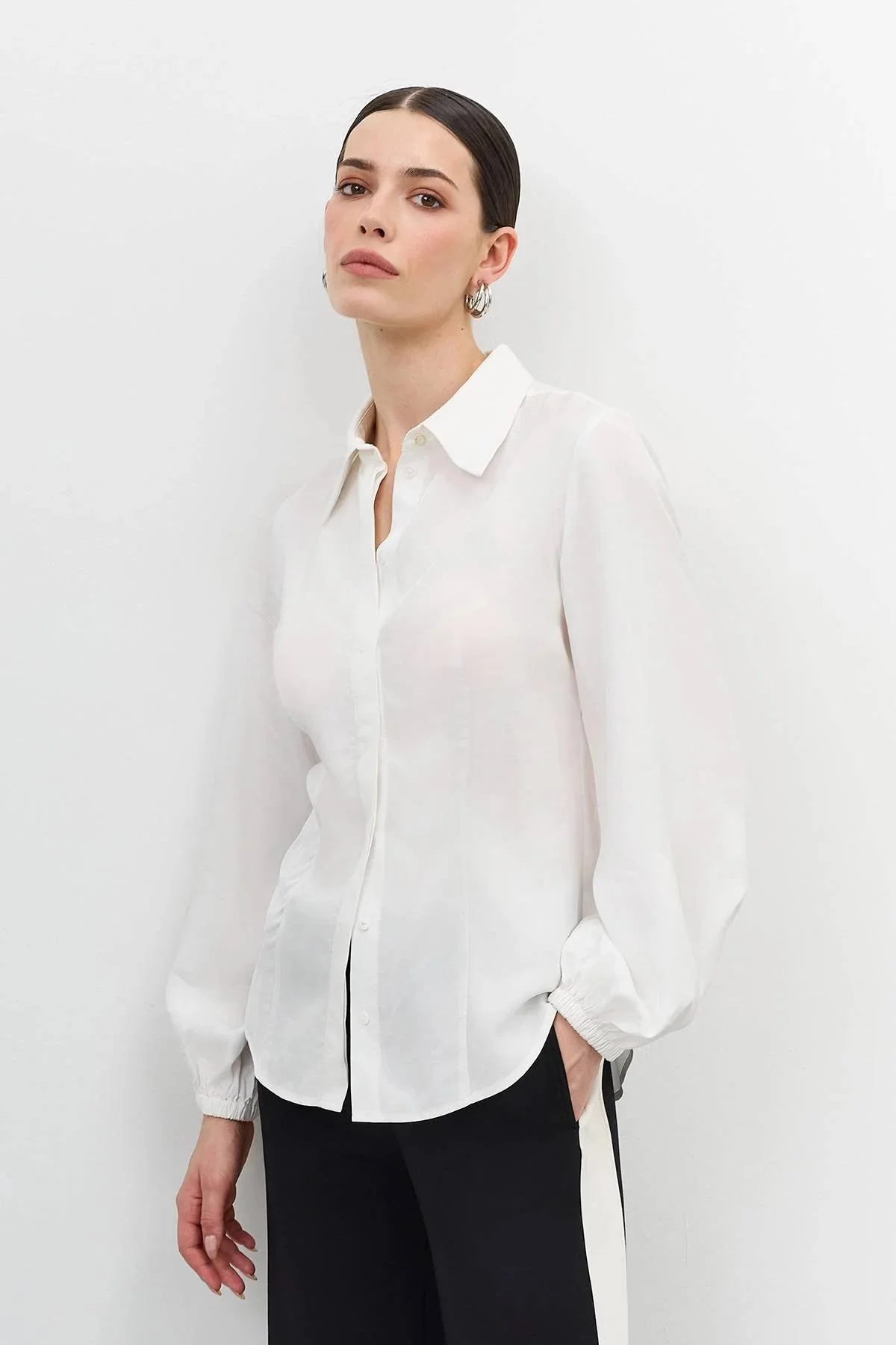 Блузка с объемными рукавами, 40