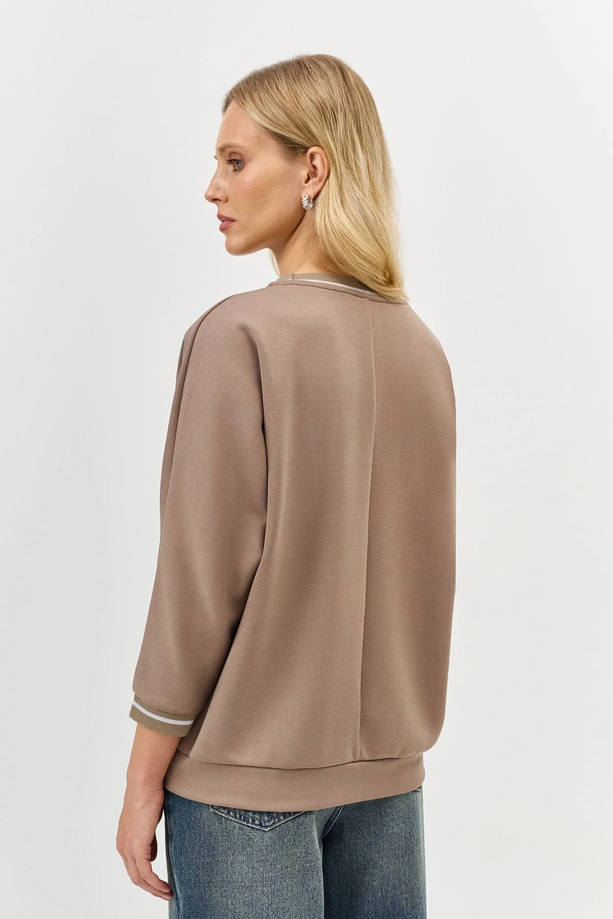 Джемпер с минималистичной вышивкой, 34