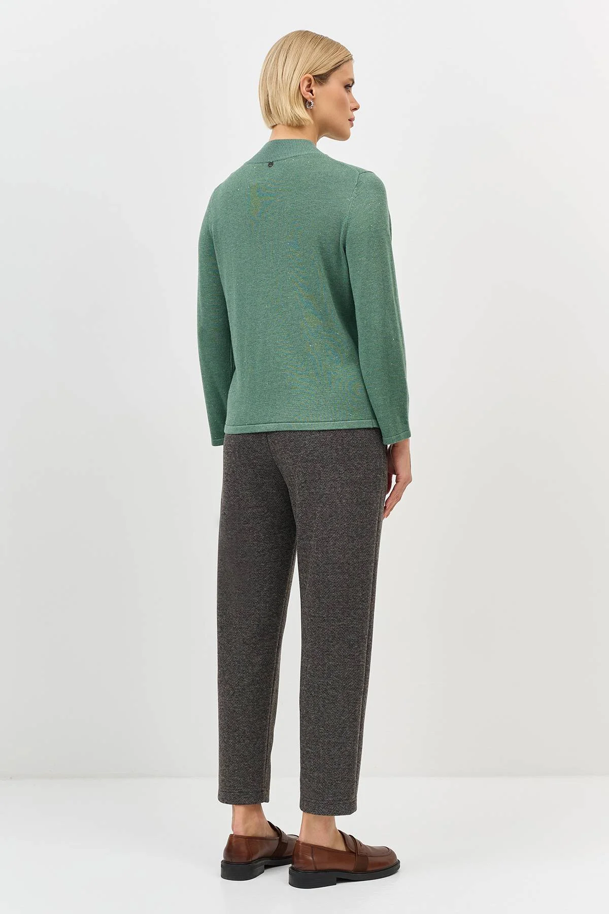 Лимитированная серия джемпер с мерцающими пайетками с палантином, 42