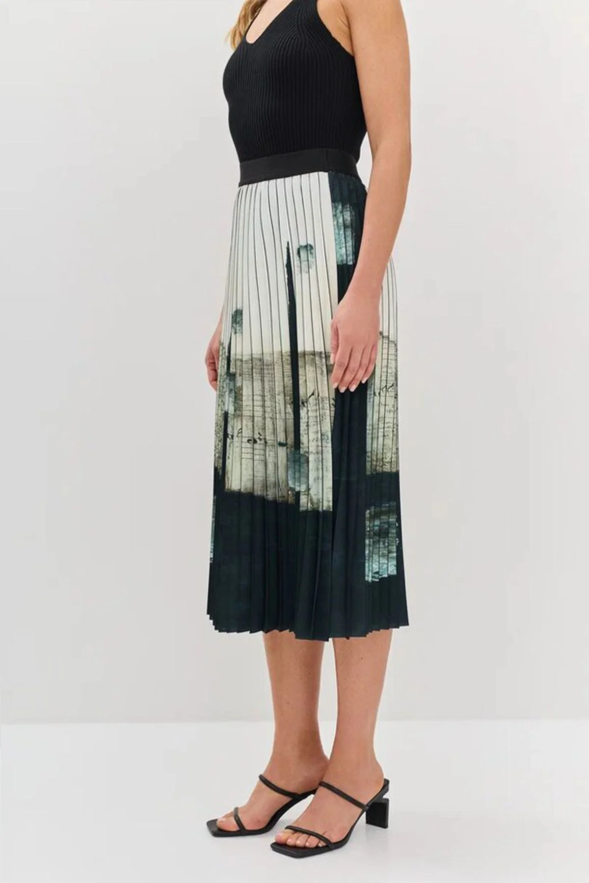 Рифленая юбка со стильным принтом, 52р