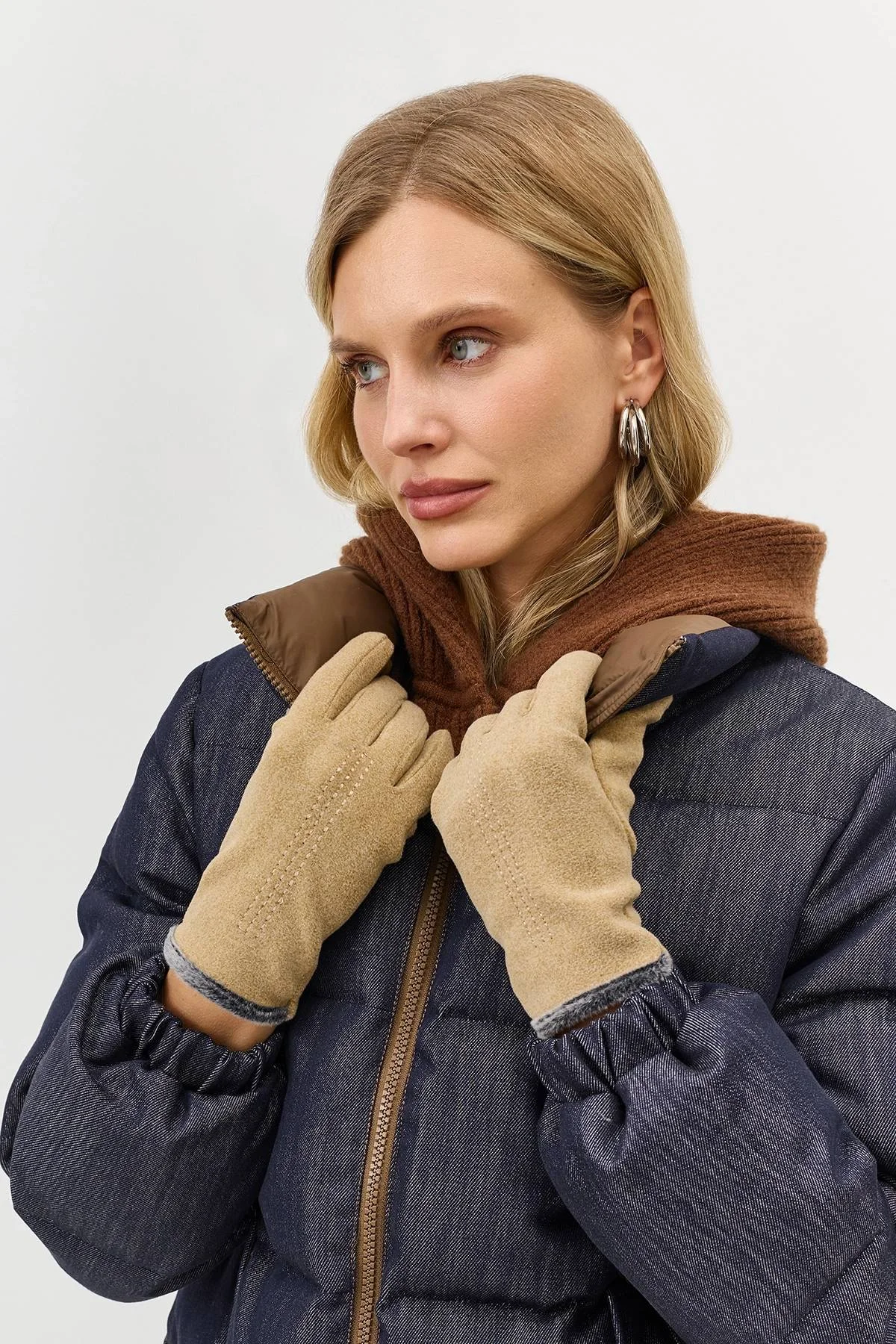 Трикотажные перчатки с вышивкой, One