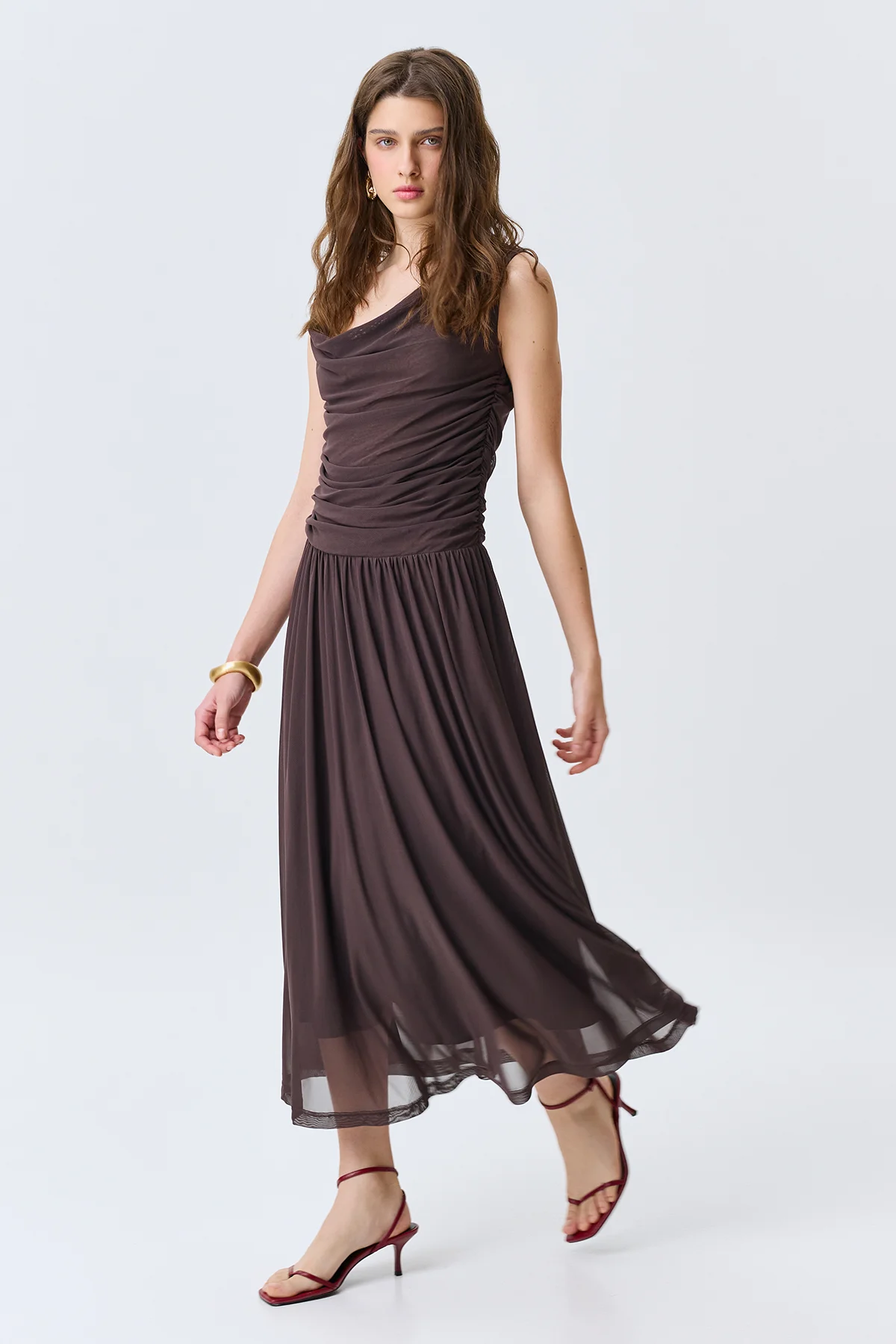 Платье с открытыми плечами, 42