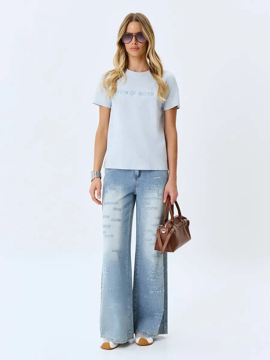 Меланжевая футболка с деликатной вышивкой, 44