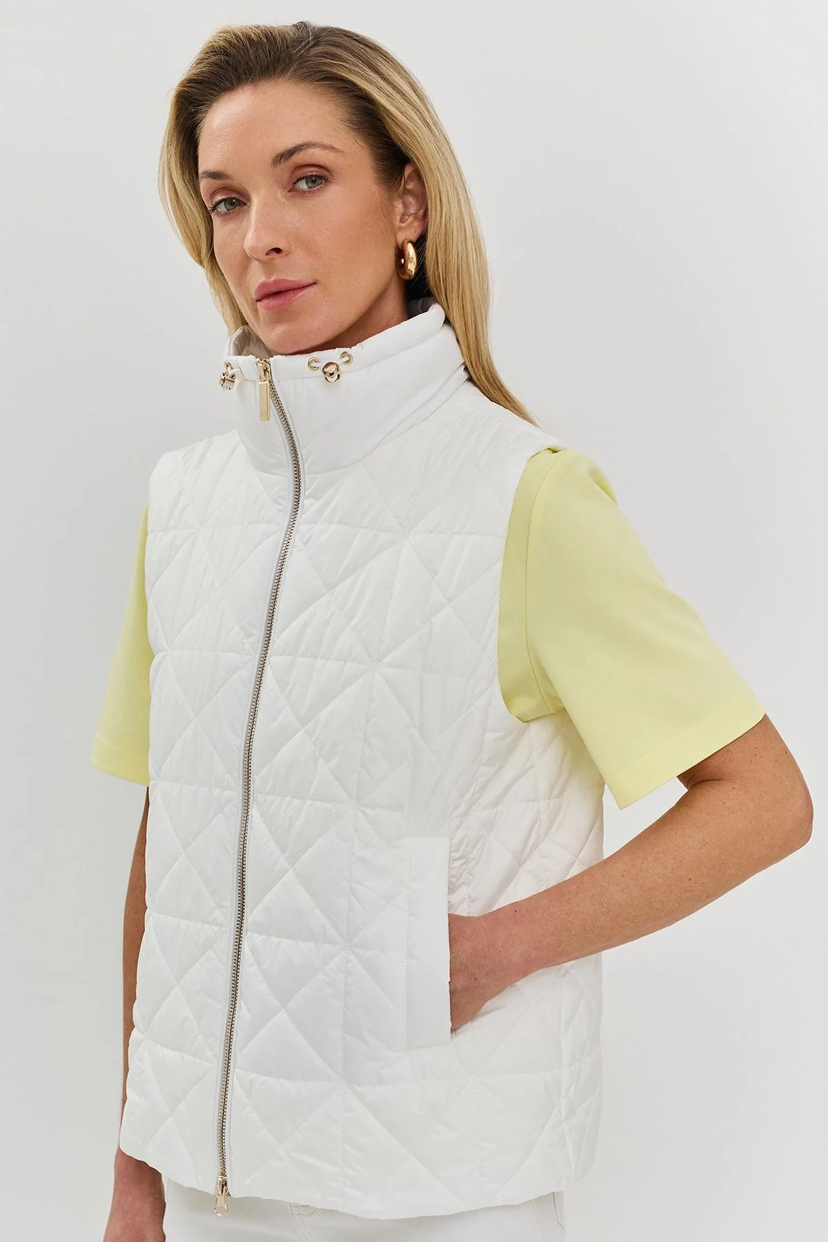 Комплект из куртки-ветровки и утепленного жилета в сером цвете, 52р