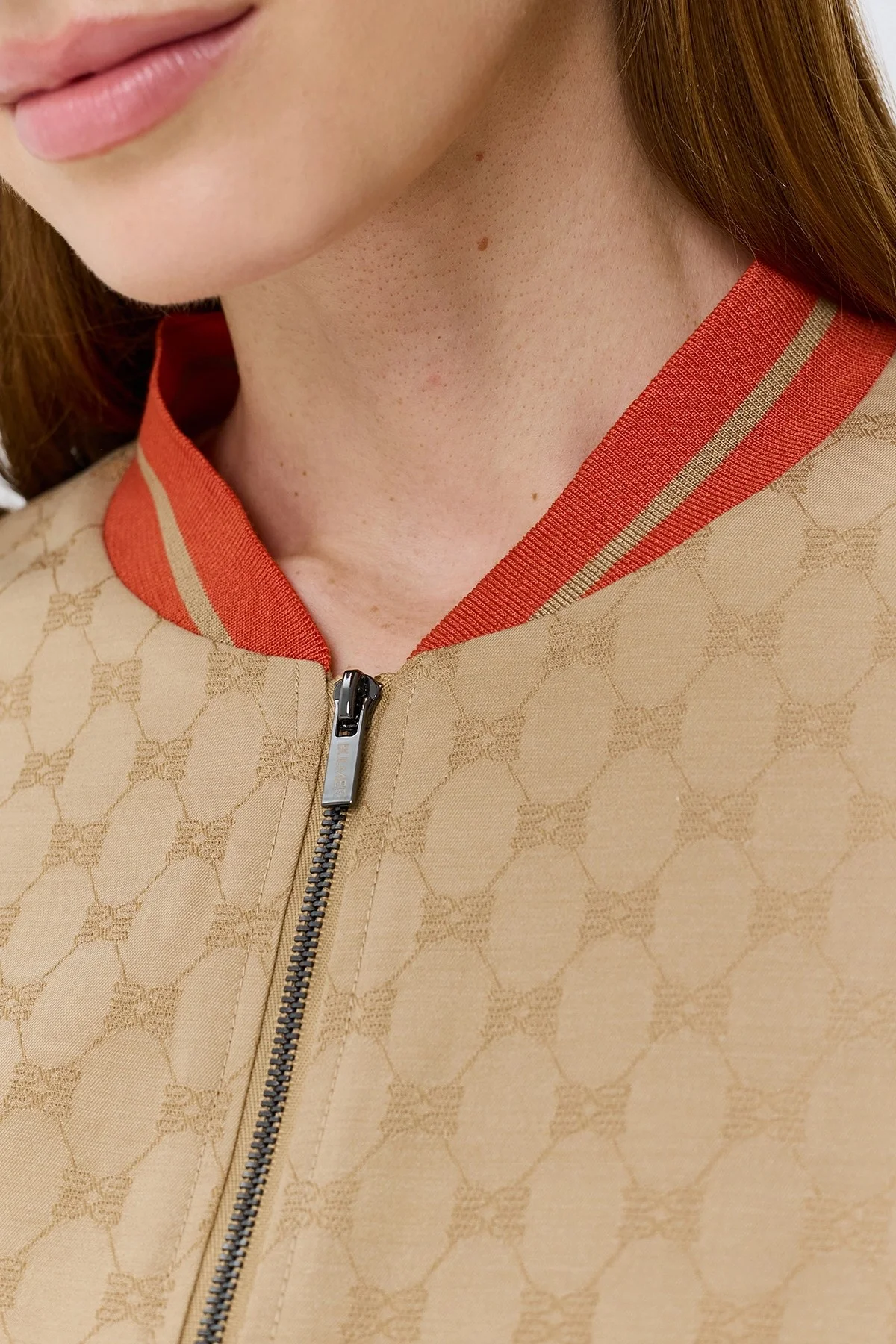 Бомбер из брендированного текстиля, 36