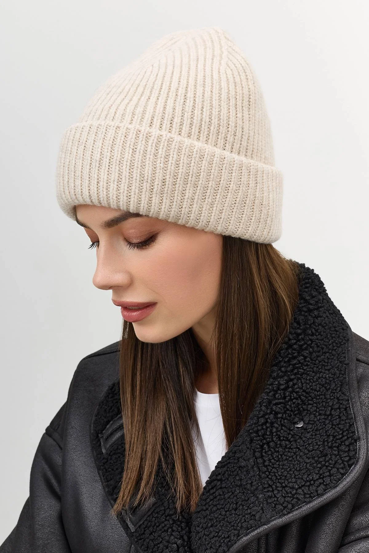 Светлая шапка бини из 100% шерсти, One