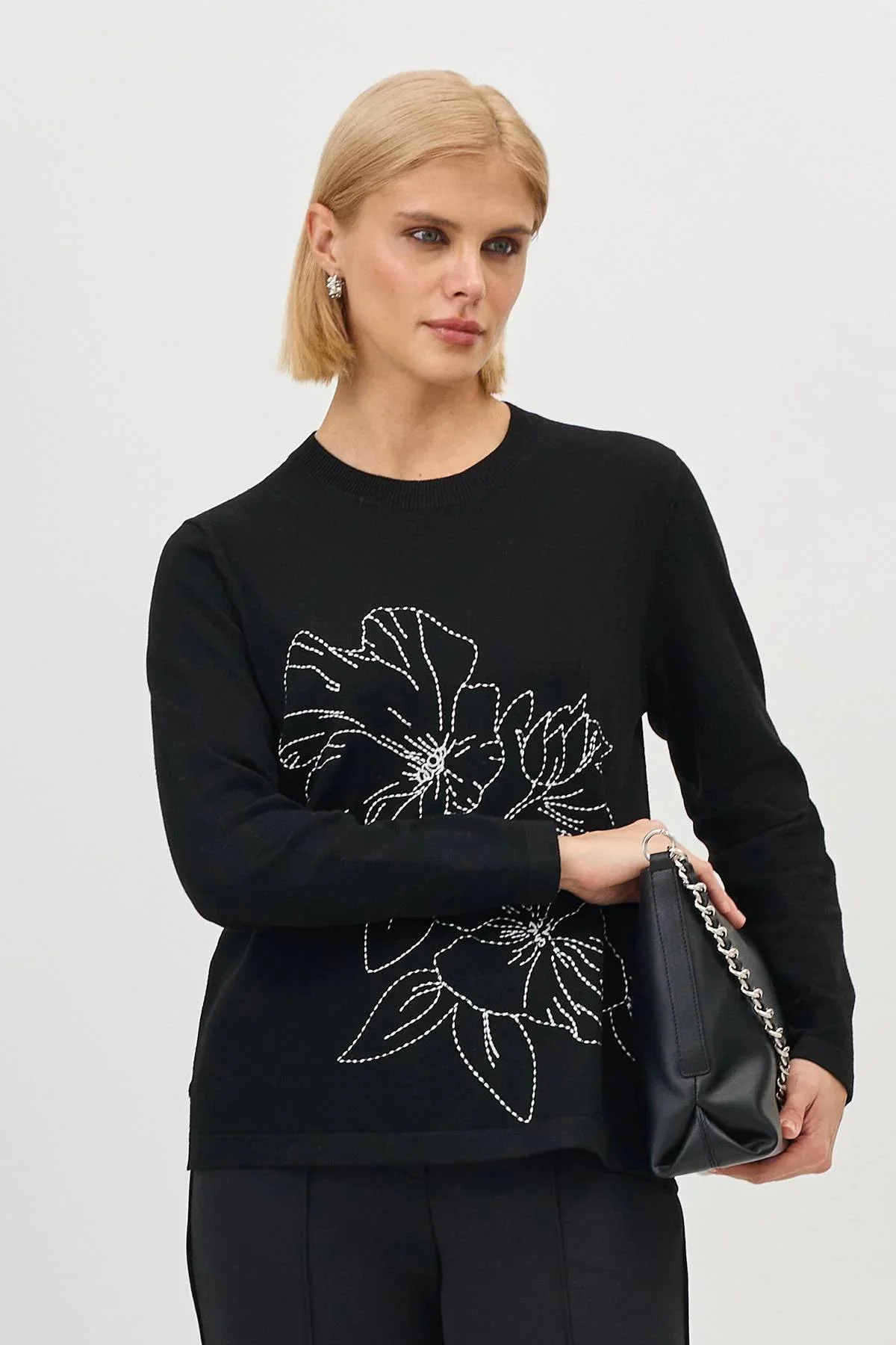 Джемпер с контрастной вышивкой, 46