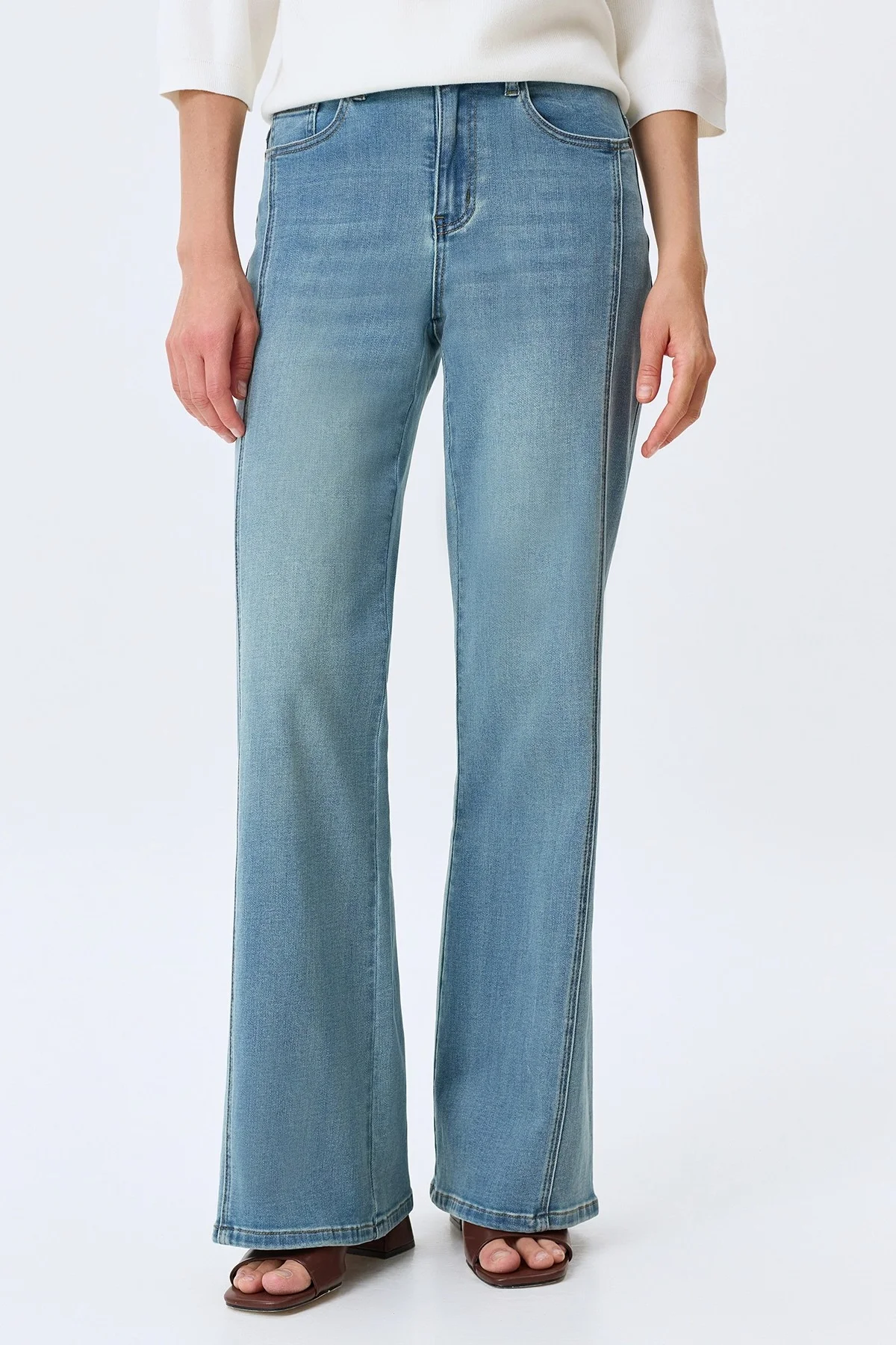 Джинсы Boot cut c деликатной варкой, 34