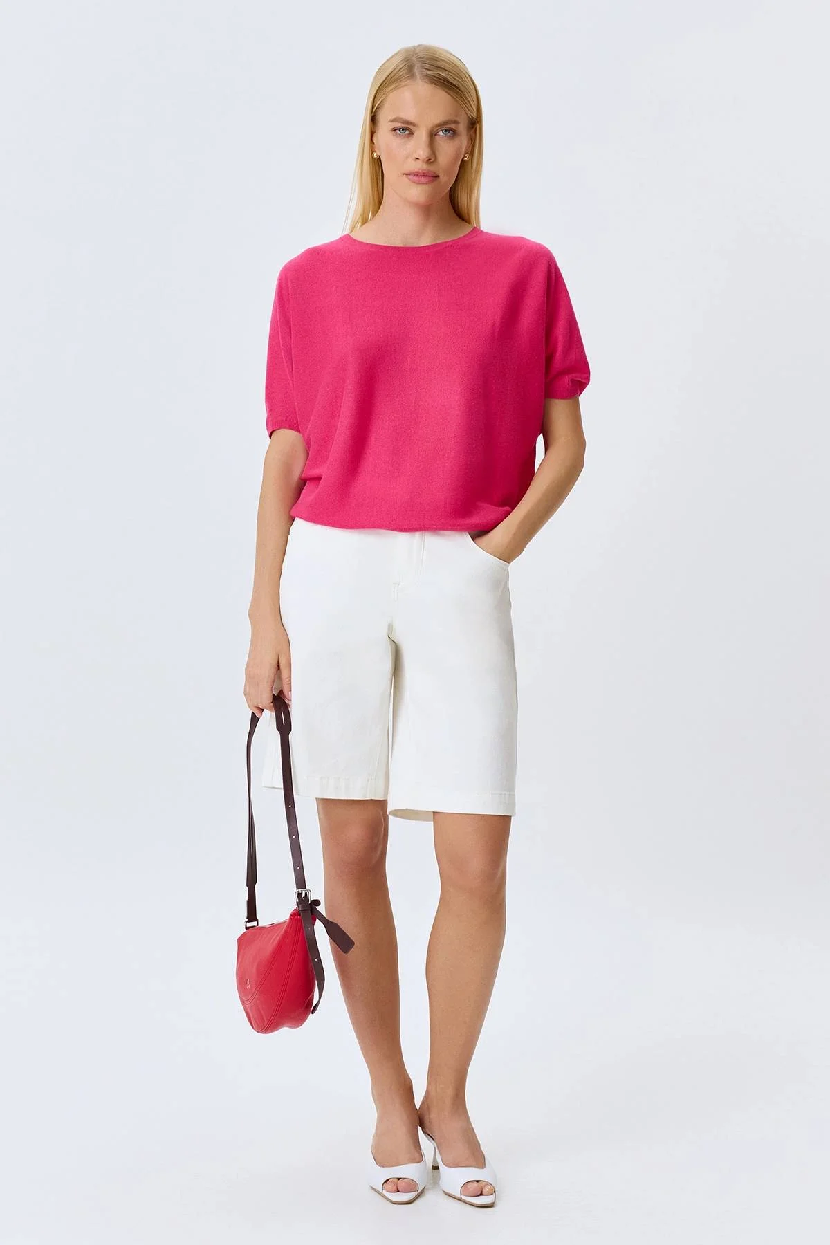 Белые джинсовые бермуды, 44