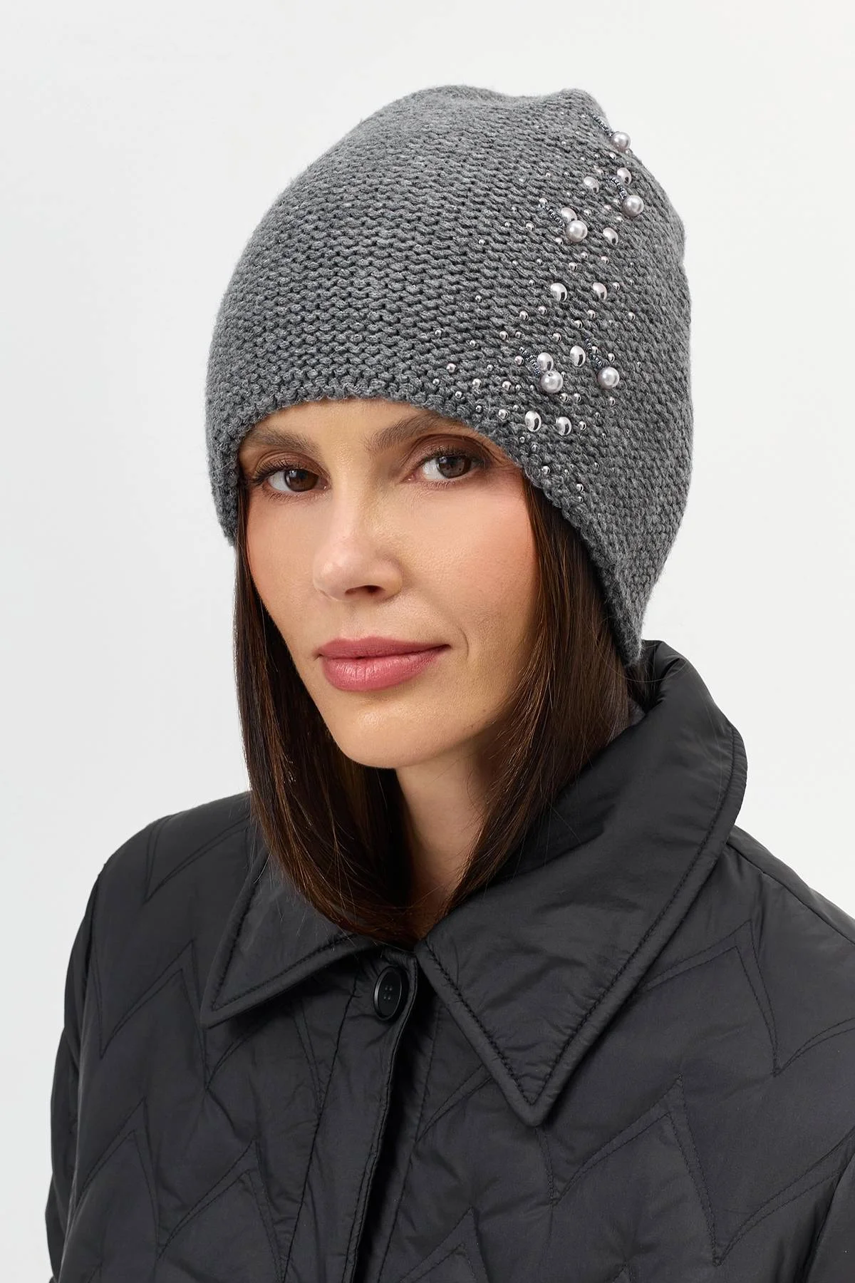 Серая шапка с декором из мерцающих страз и жемчужин, One
