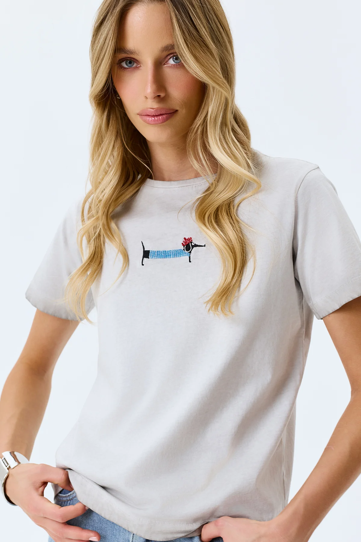 Футболка с яркой вышивкой, 52