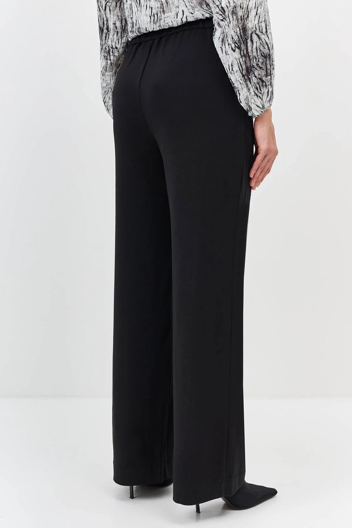 Базовые брюки свободного кроя, 40