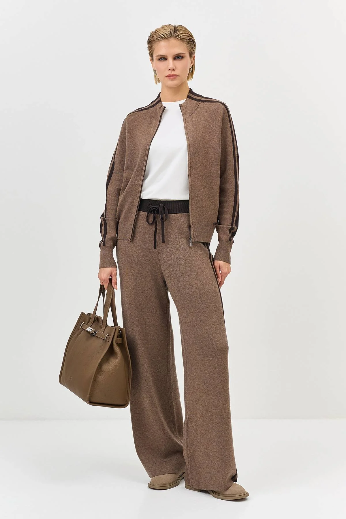 Лимитированная серия бомбер с контрастными лампасами и ремень, 42