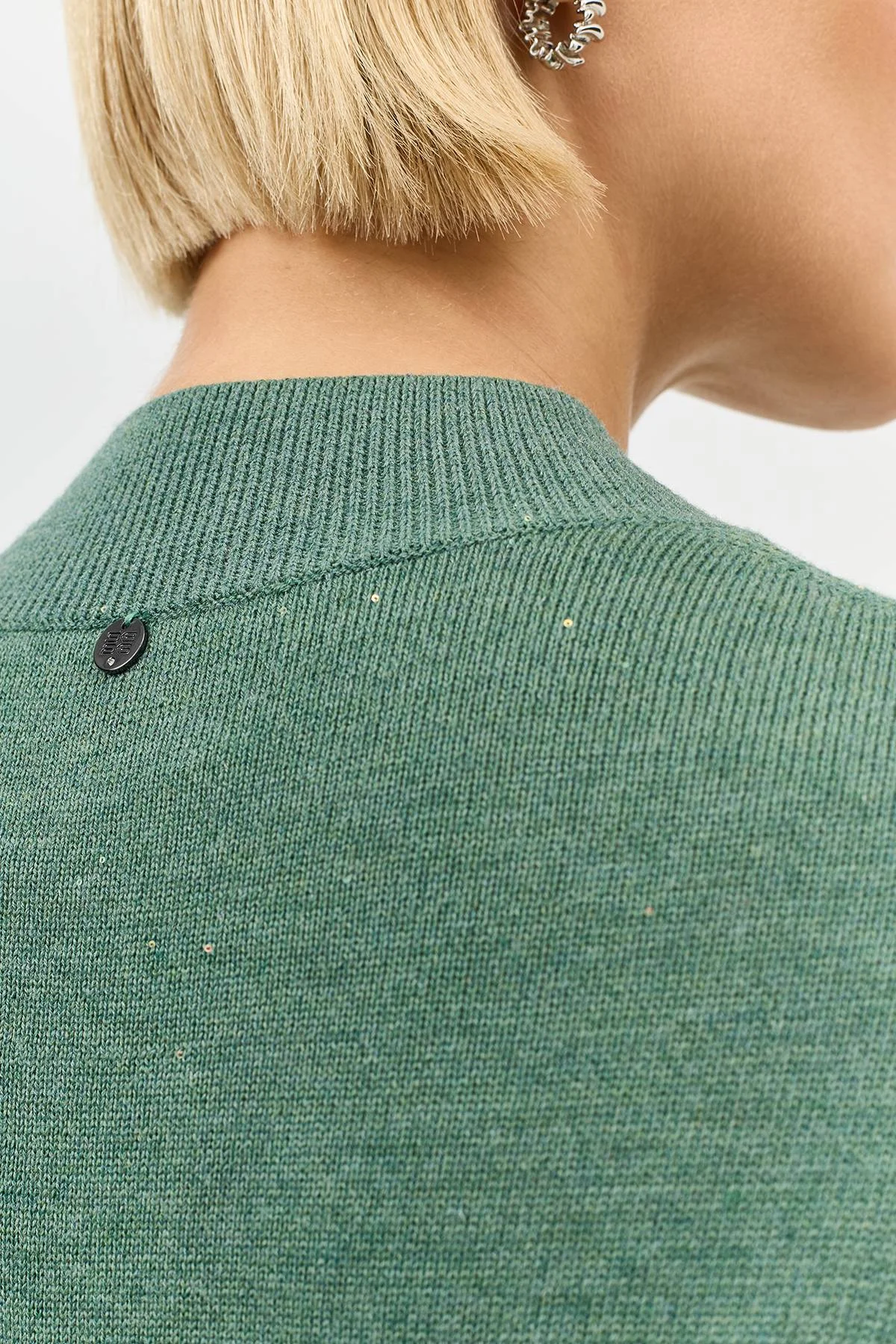 Лимитированная серия джемпер с мерцающими пайетками с палантином, 42