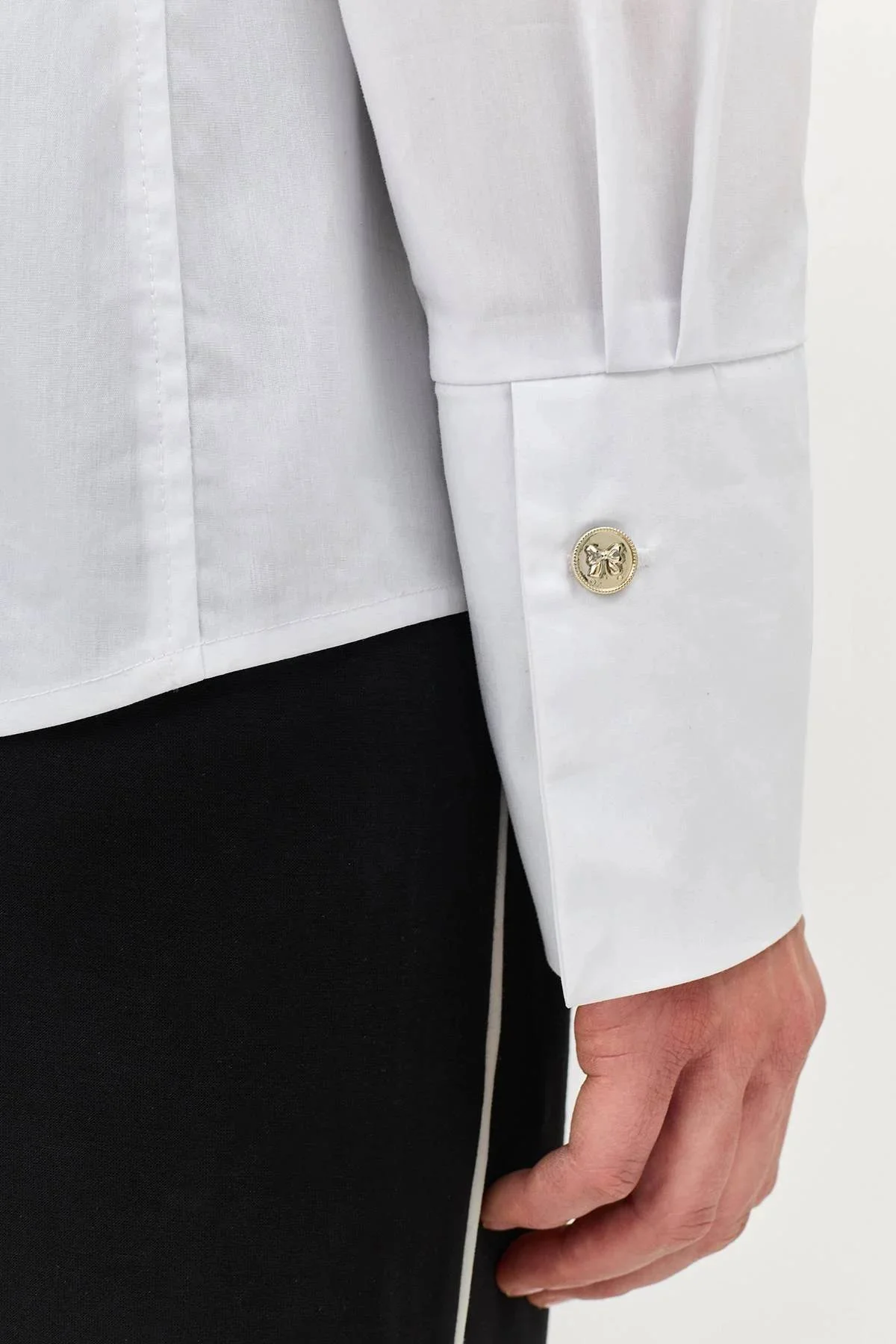 Приталенная рубашка в белом цвете, 42