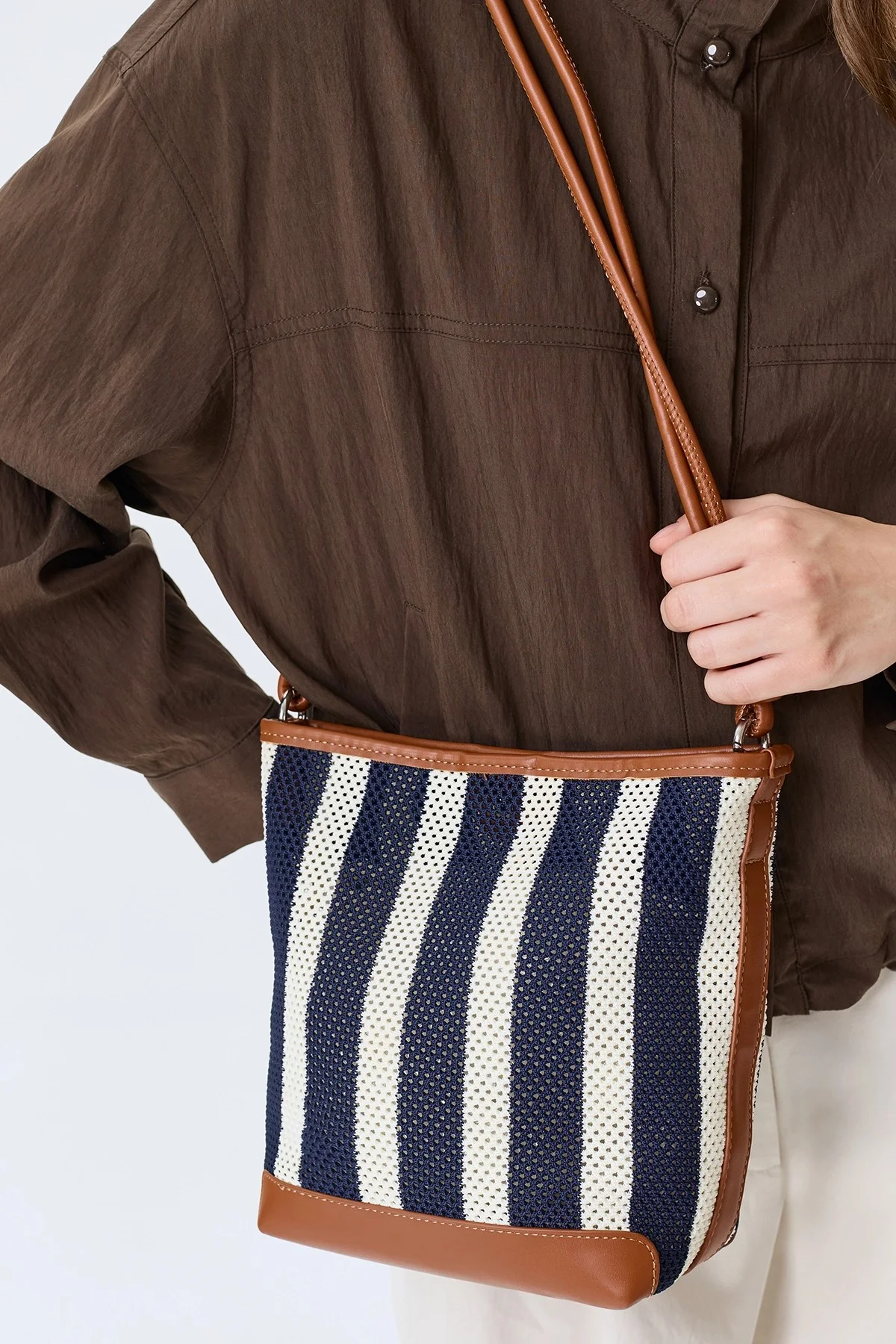 Комплект из плетеной сумки и косметички, One