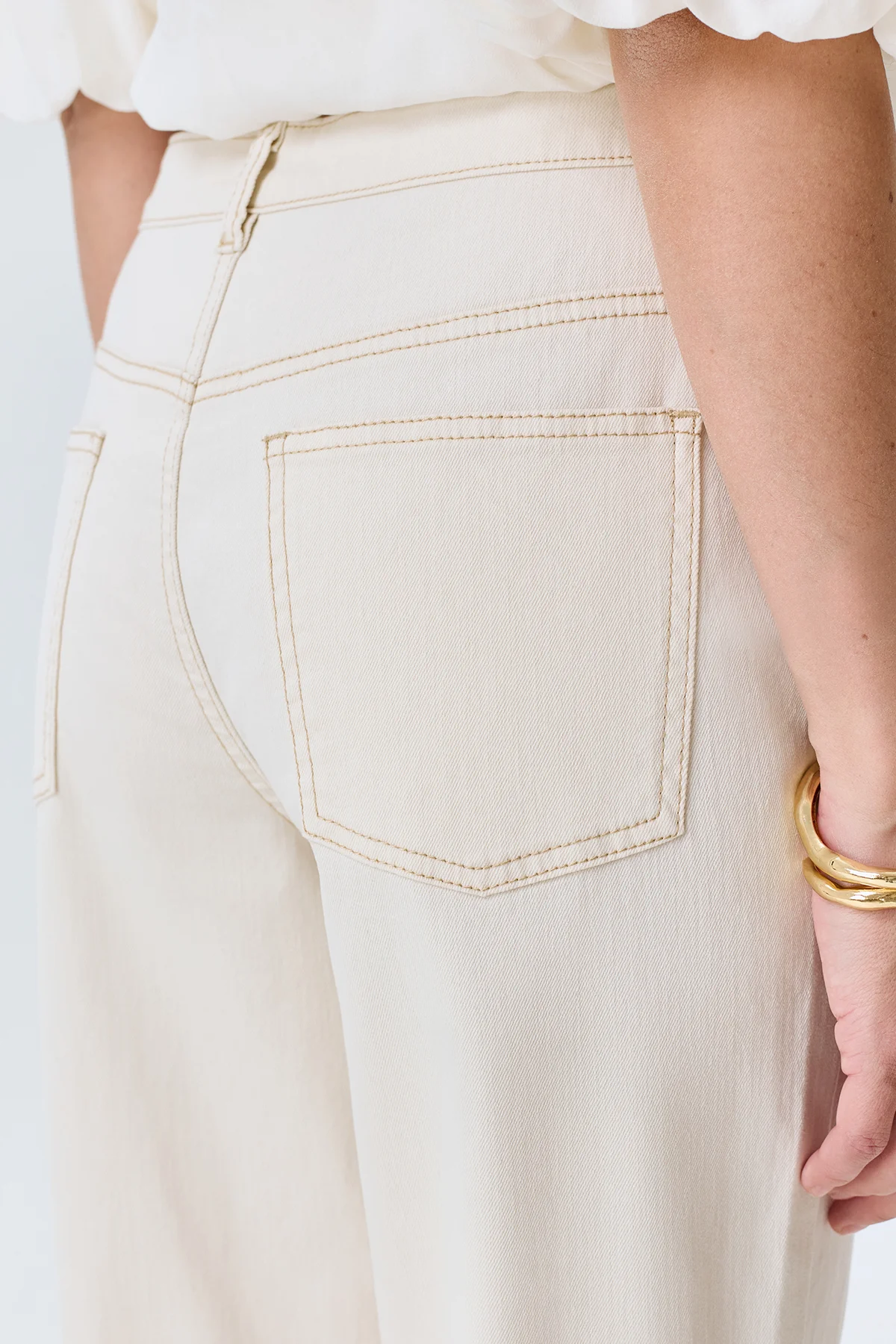 Прямые джинсы с металлическим декором, 50