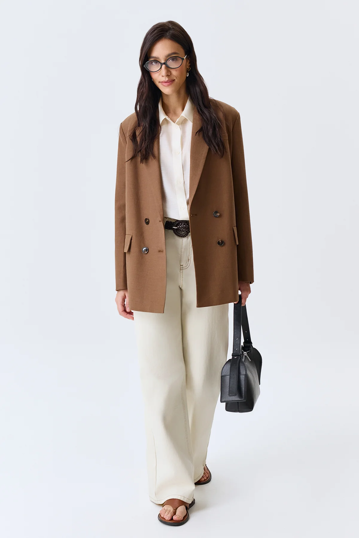 Светлые джинсы из фактурного денима, 48