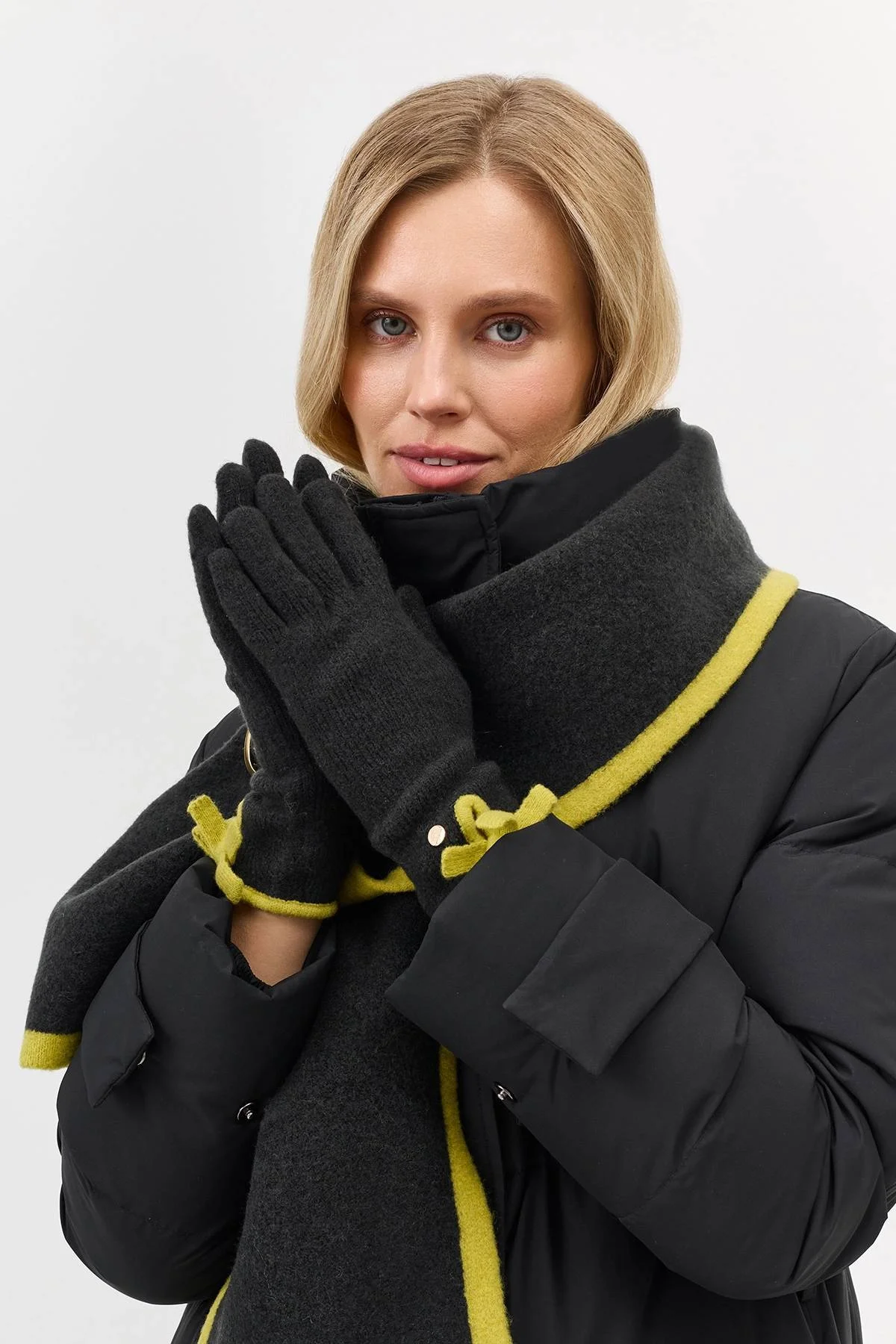 Вязаные перчатки с контрастной отделкой, One