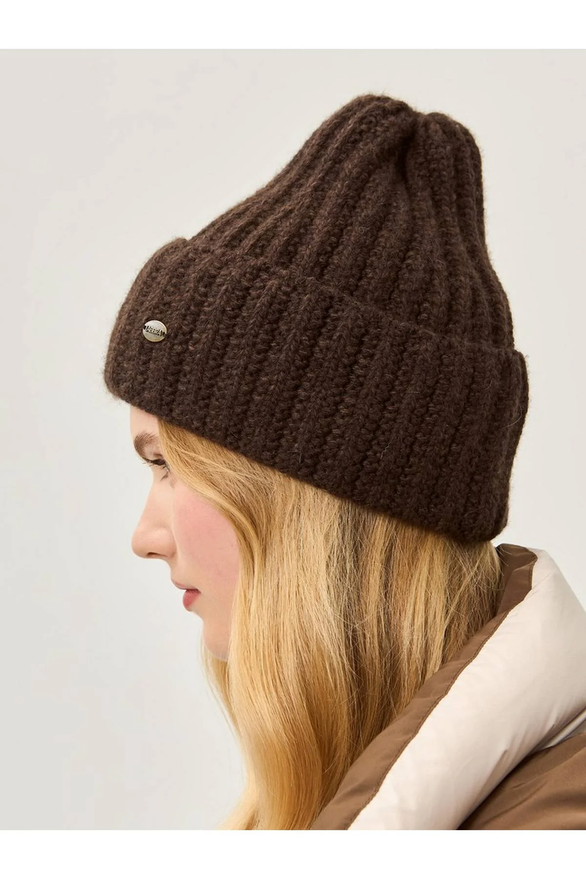 Шапка темно-коричневая, One