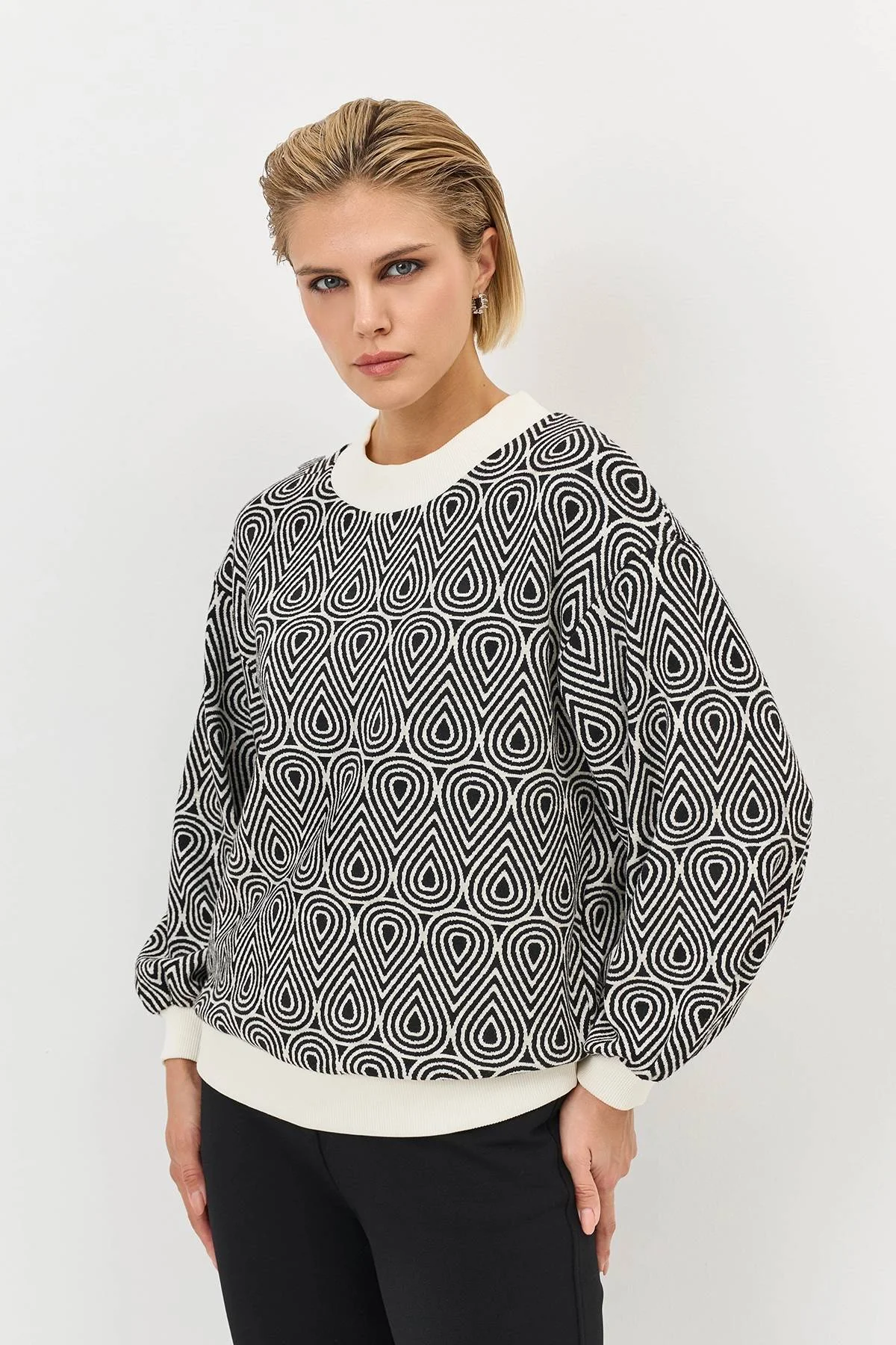 Лимитированная серия джемпер с графичным принтом и ремень, 34 Лимитированная серия джемпер с графичным принтом и ремень, 34