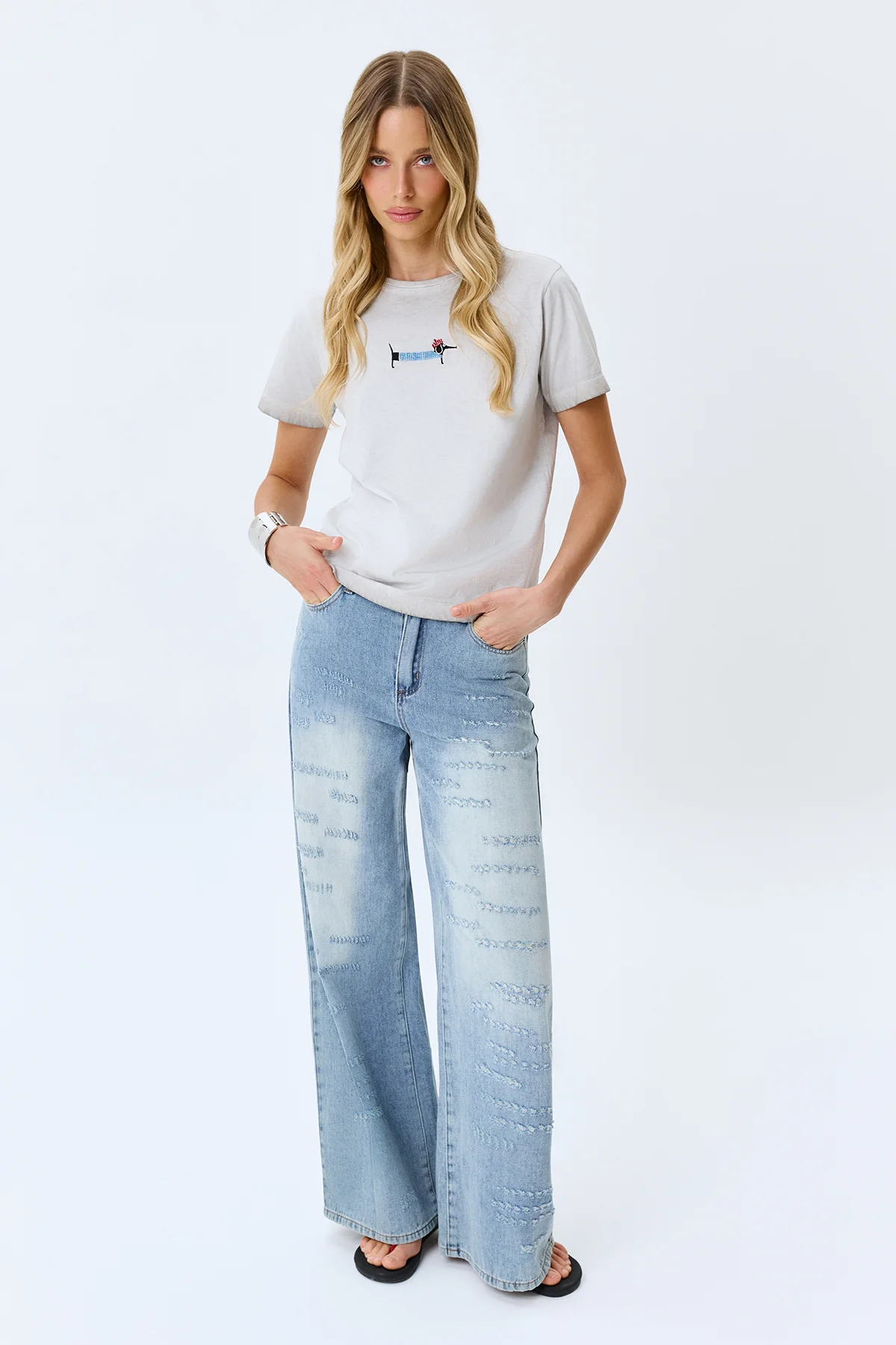 Футболка с яркой вышивкой, 52