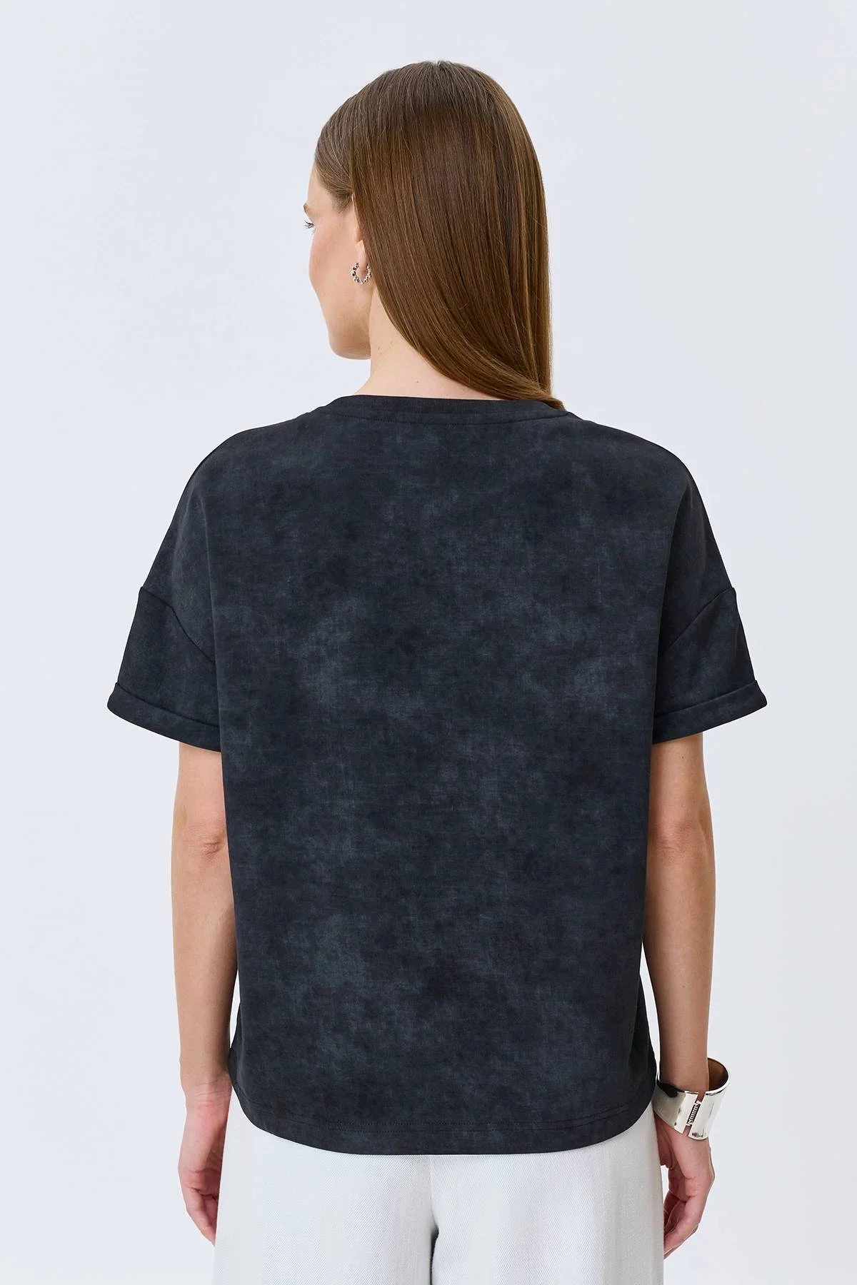 Футболка с фактурной мерцающей вышивкой, 46