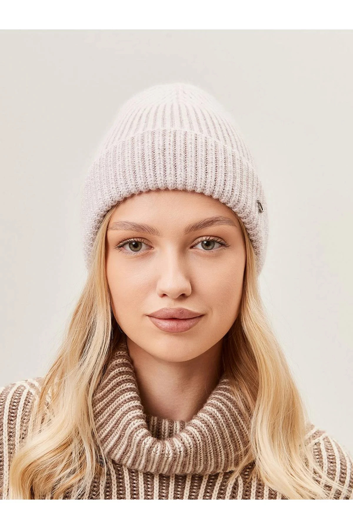 Шапка лиловая, One