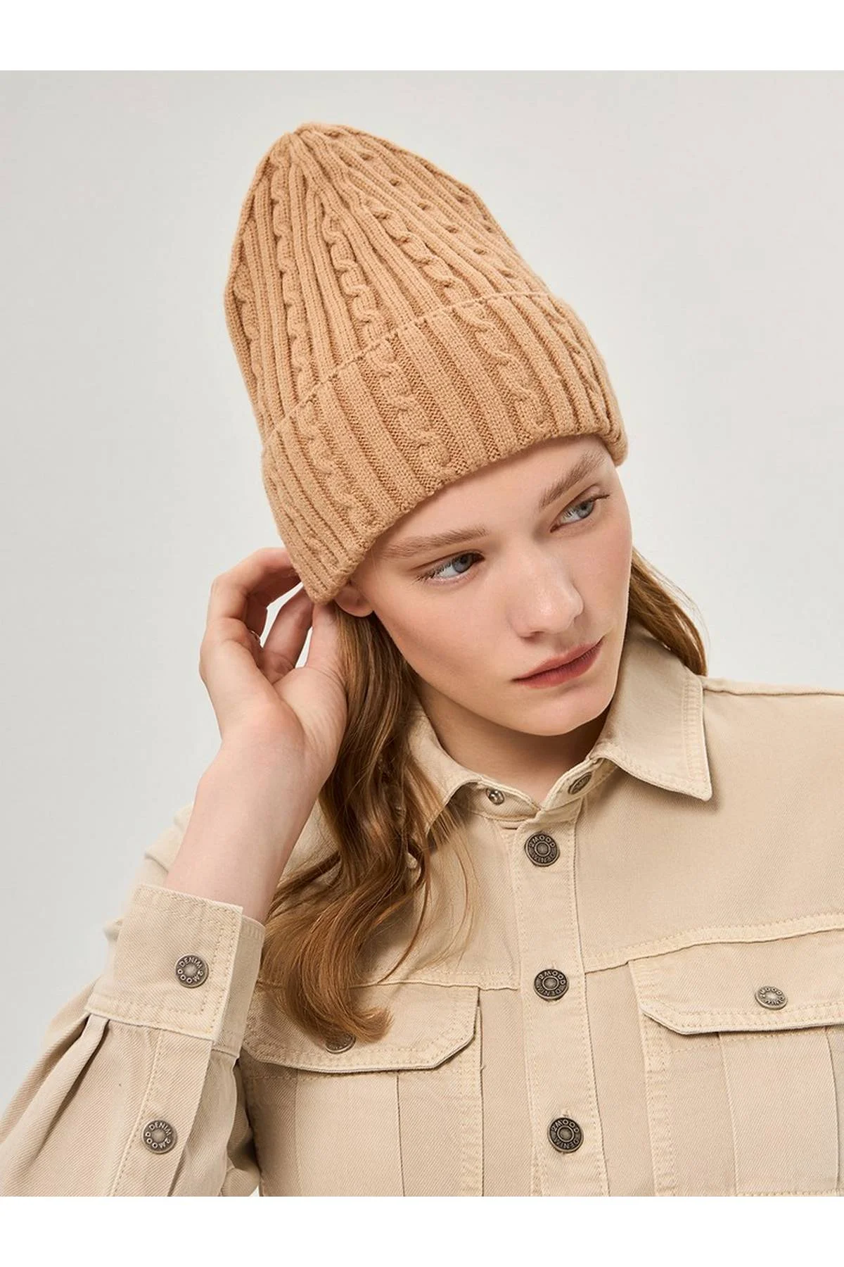 Шапка бежевая, One