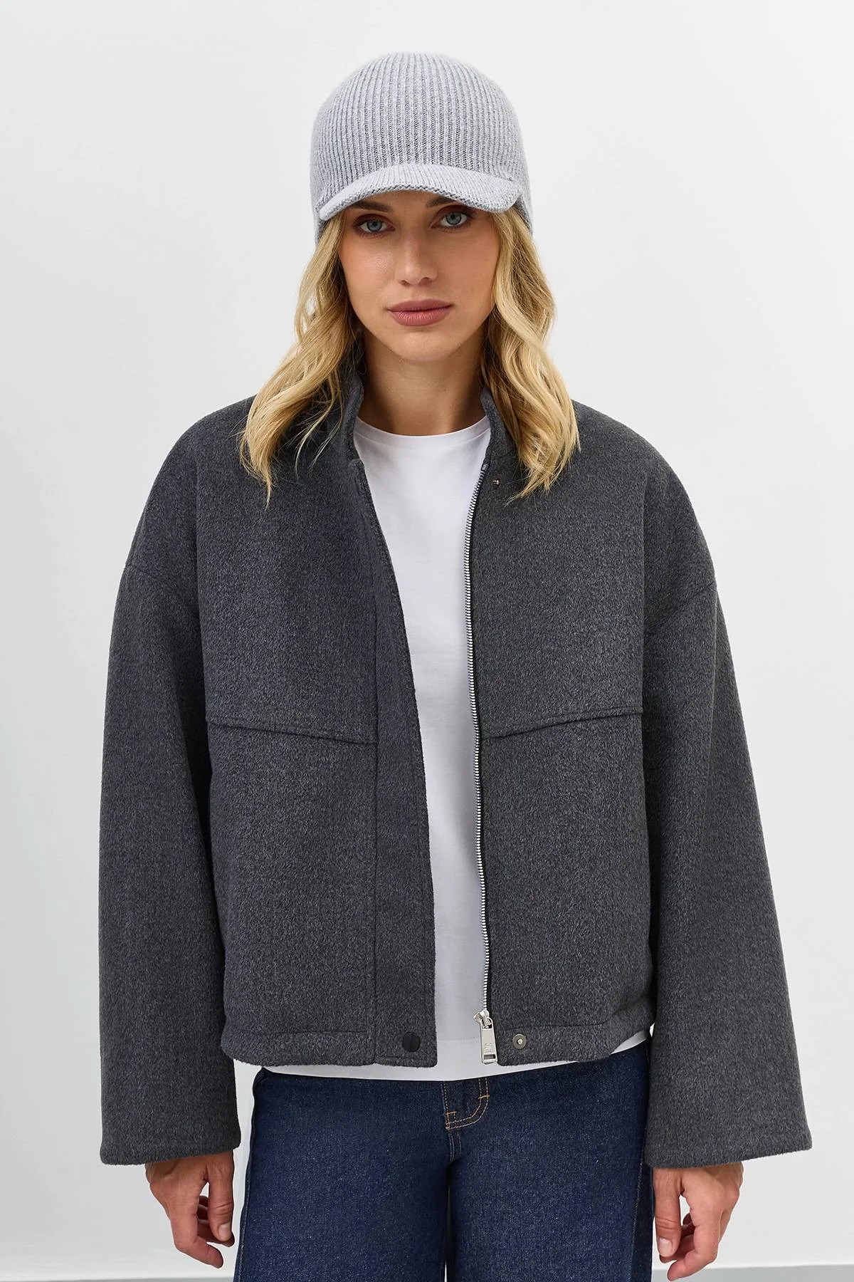 Вязаная кепка с козырьком, One