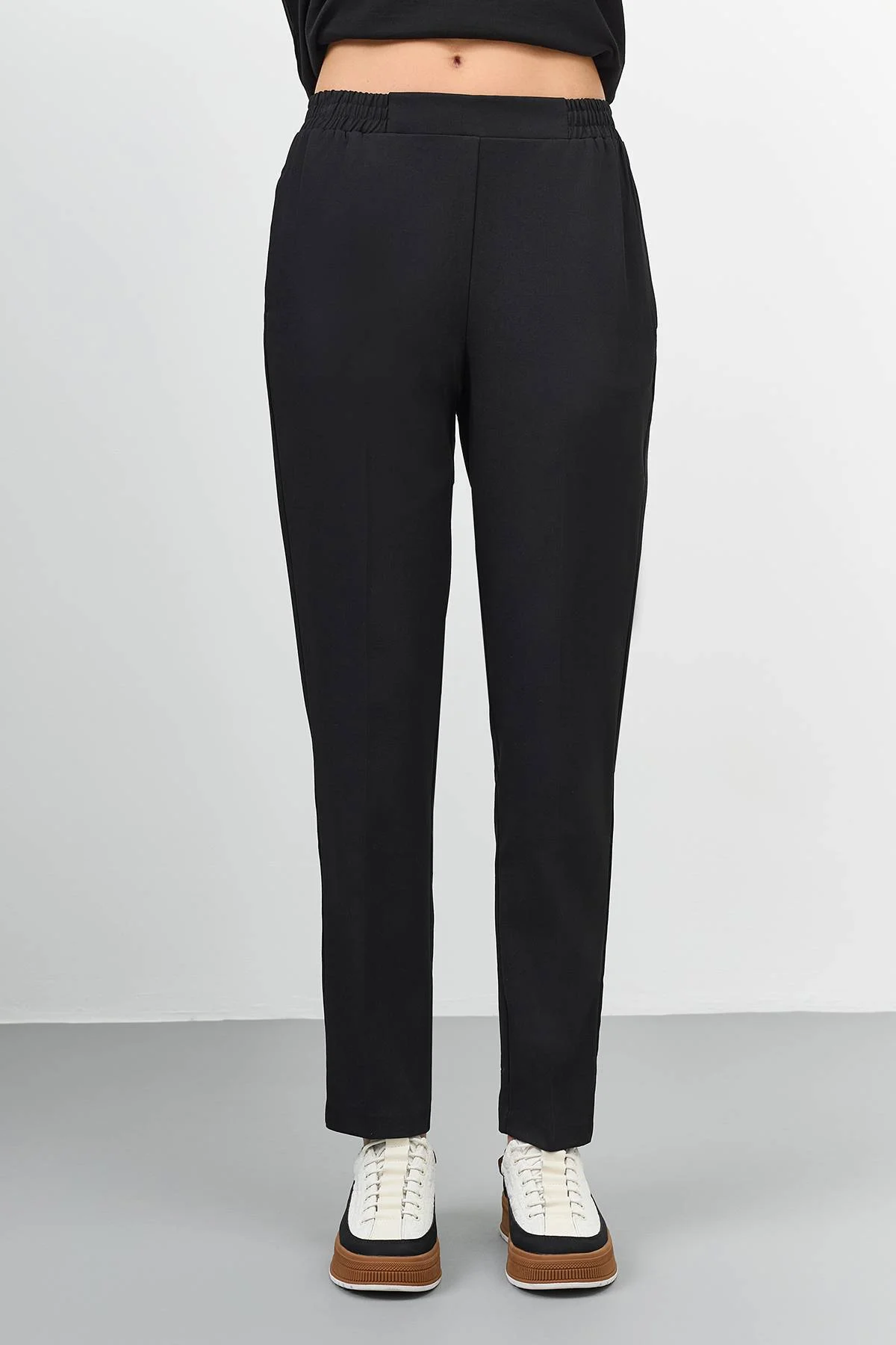 Черные брюки с карманами, 46