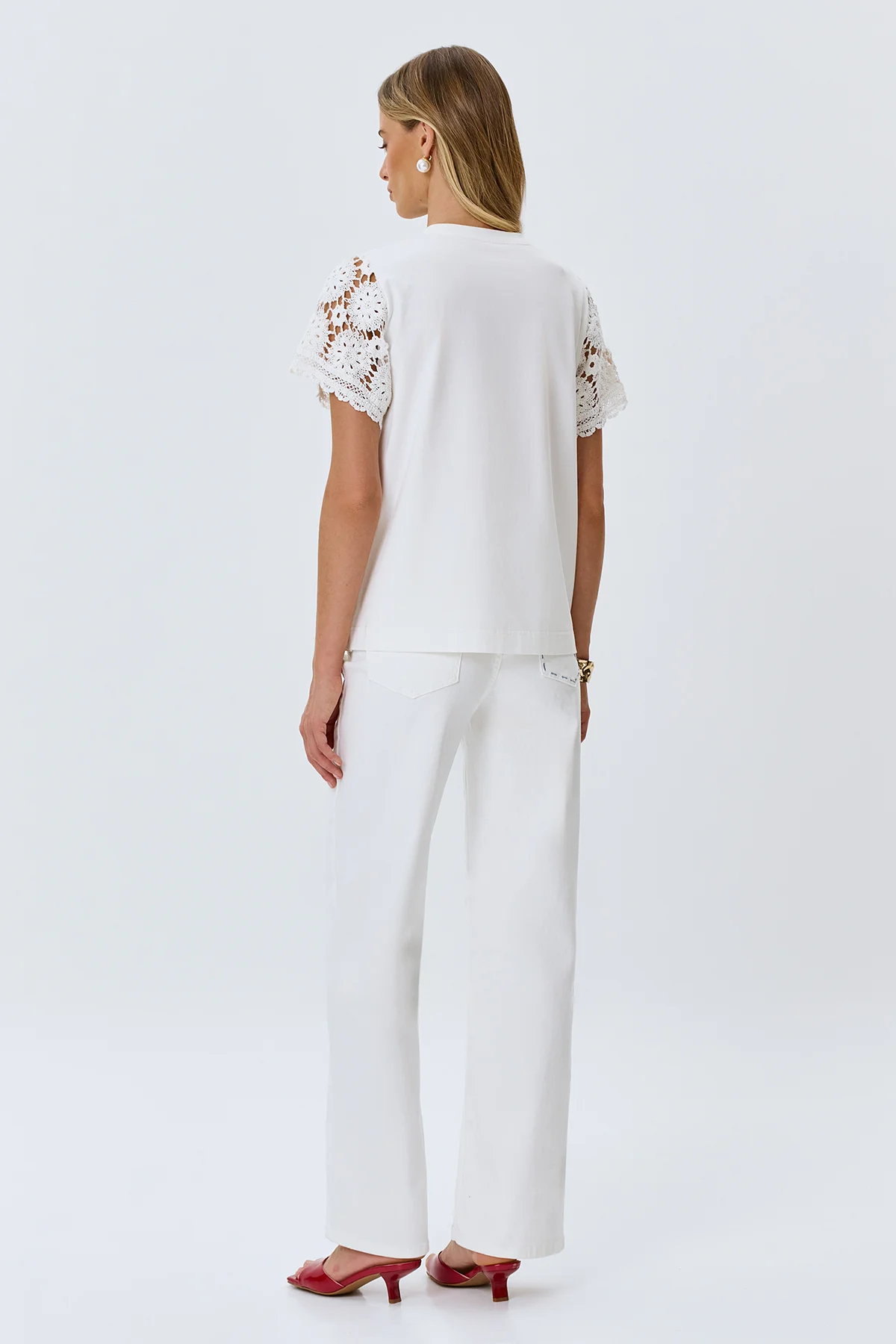 Белые джинсы с вышивкой и цветной фурнитурой, 48