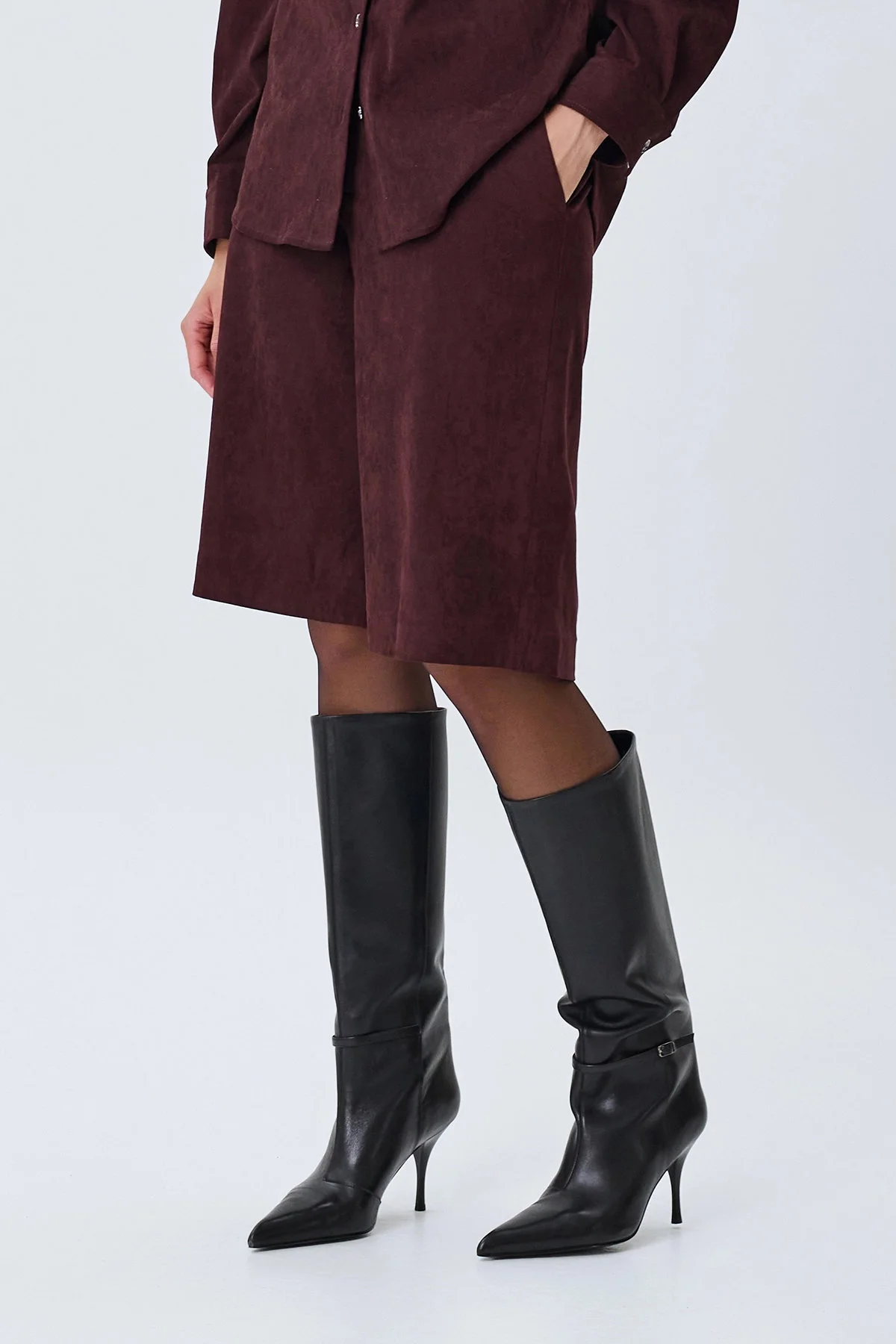 Бермуды из искусственной замши, 48