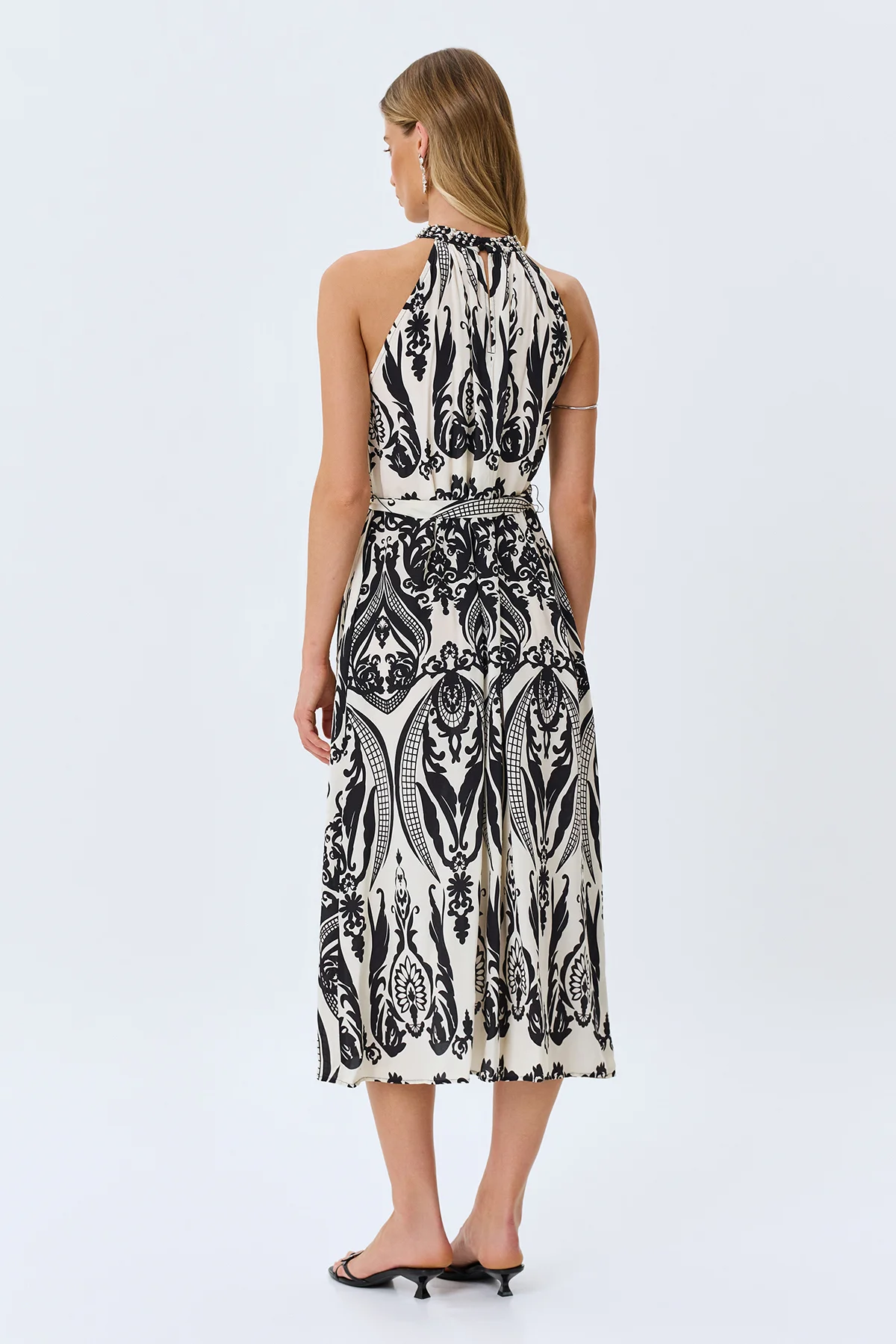 Платье нарядное летнее c поясом, 46